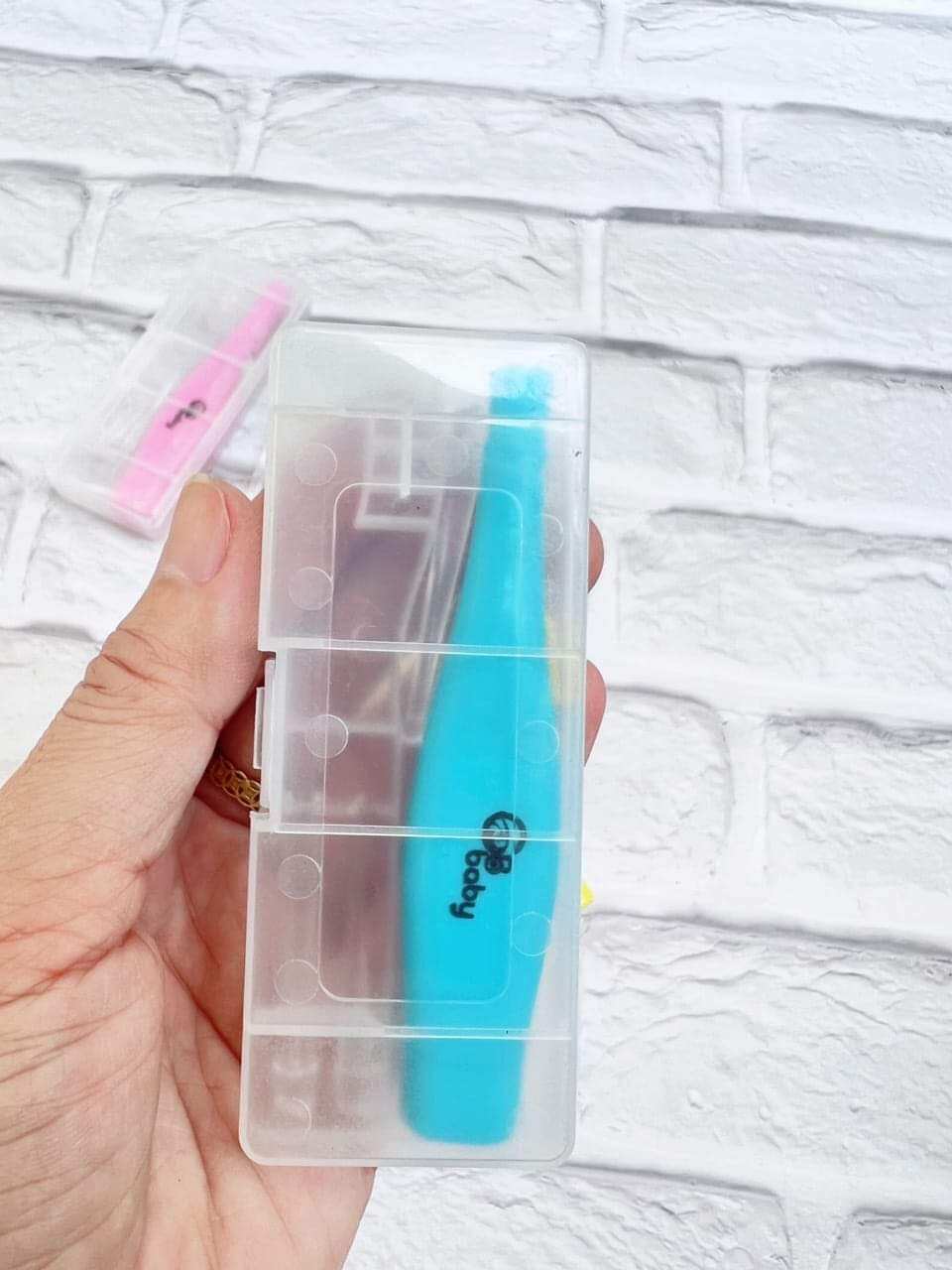 dụng cụ lấy rái tai có đèn