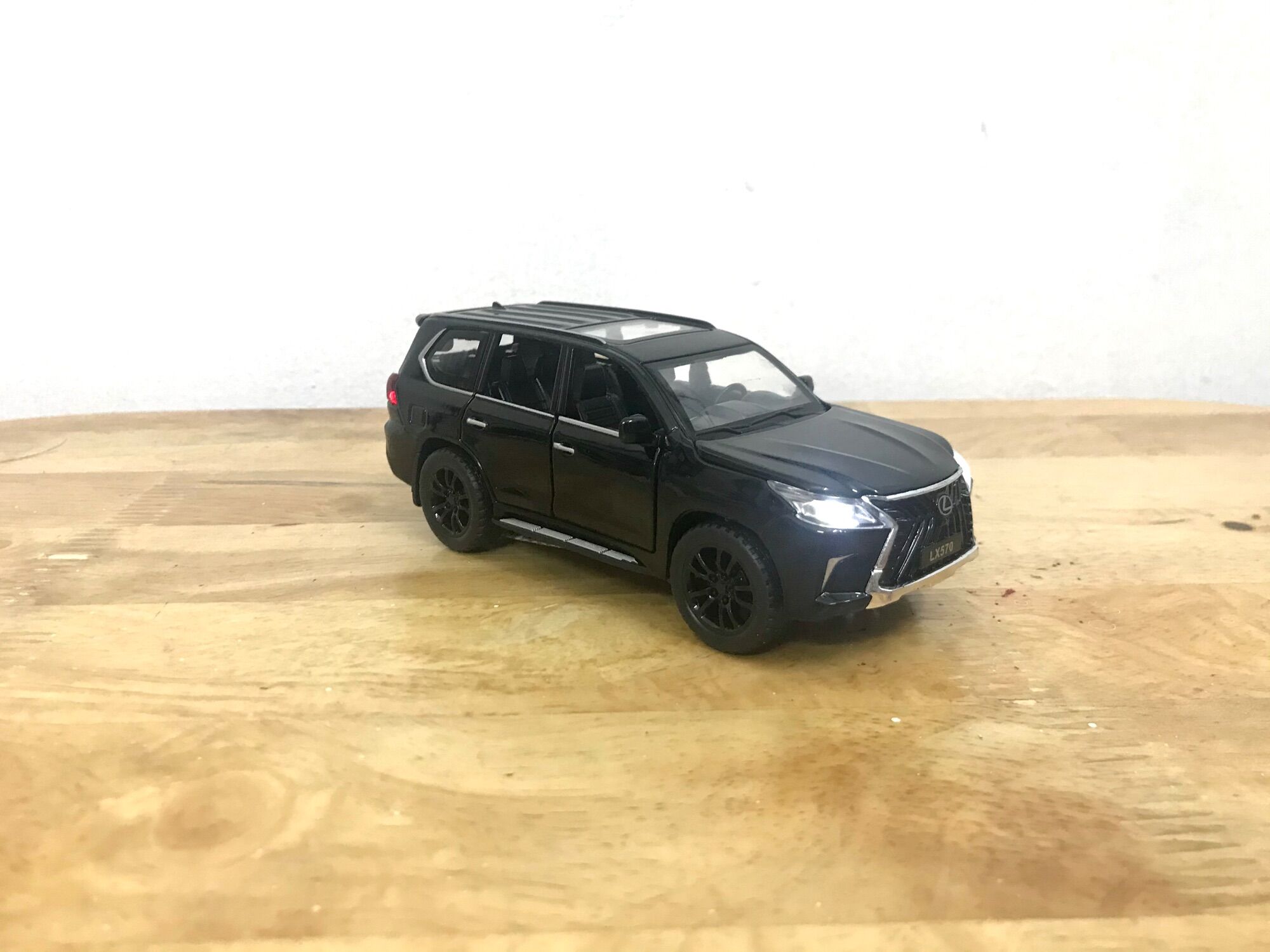 Mô hình xe Lexus LX570 _ Tỷ lệ 1:32