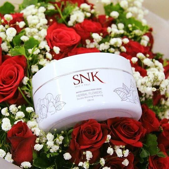 Kem dưỡng trắng da cấp nước Body Sắc Ngọc Khang 150ml