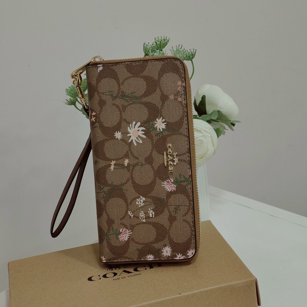 Ví C🅾️ACH Long Zip Around Wallet da thật siêu sang