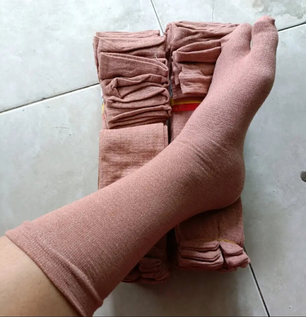   Mua 20 Đôi Tặng 1 Đôi  SỈ 5 ĐÔI VỚ CHÂN NỮ LOẠI DÀY ĐI NẮNG TẤT CHÂN XỎ NGÓN DÀI 30 CM 