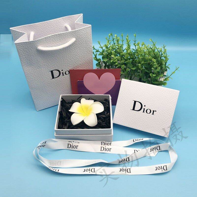 Son Kem Dior Rouge Dior Forever Liquid. Chất Son lì mịn, lên môi quyến rũ và thu hút,