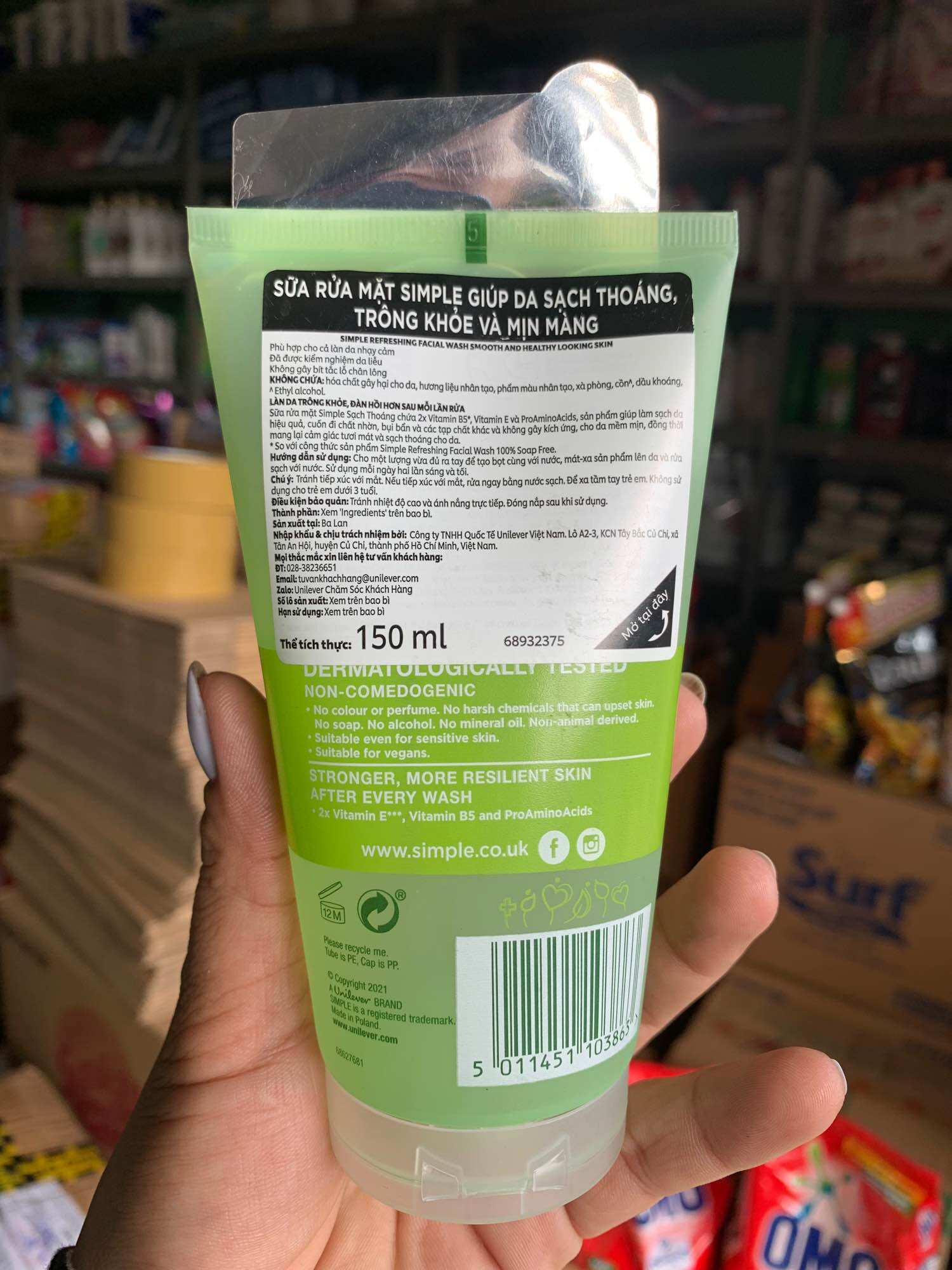 Sữa rửa mặt Simple cho da nhạy cảm chai 150ml