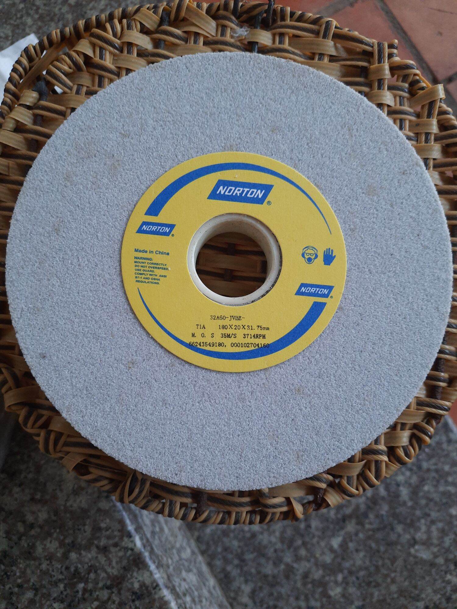 Đá mài Norton 180x20x31.75 mm độ cát 60 ANH CHỊ MUA HÀNG VUI LÒNG GỌI CHO SHOP CÓ GIÁ TỐT HƠN