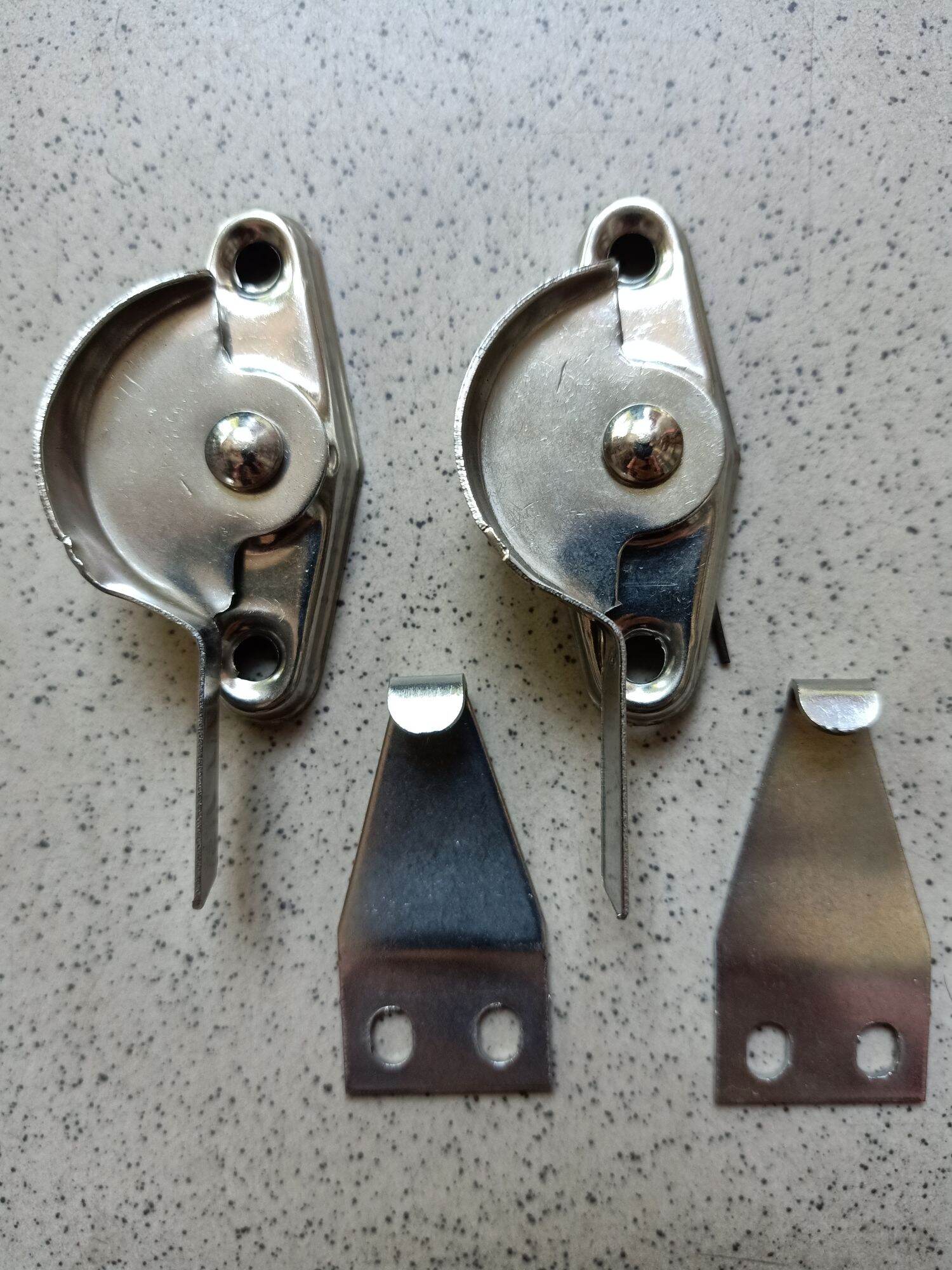 Bộ khóa sò vặn inox kèm móc