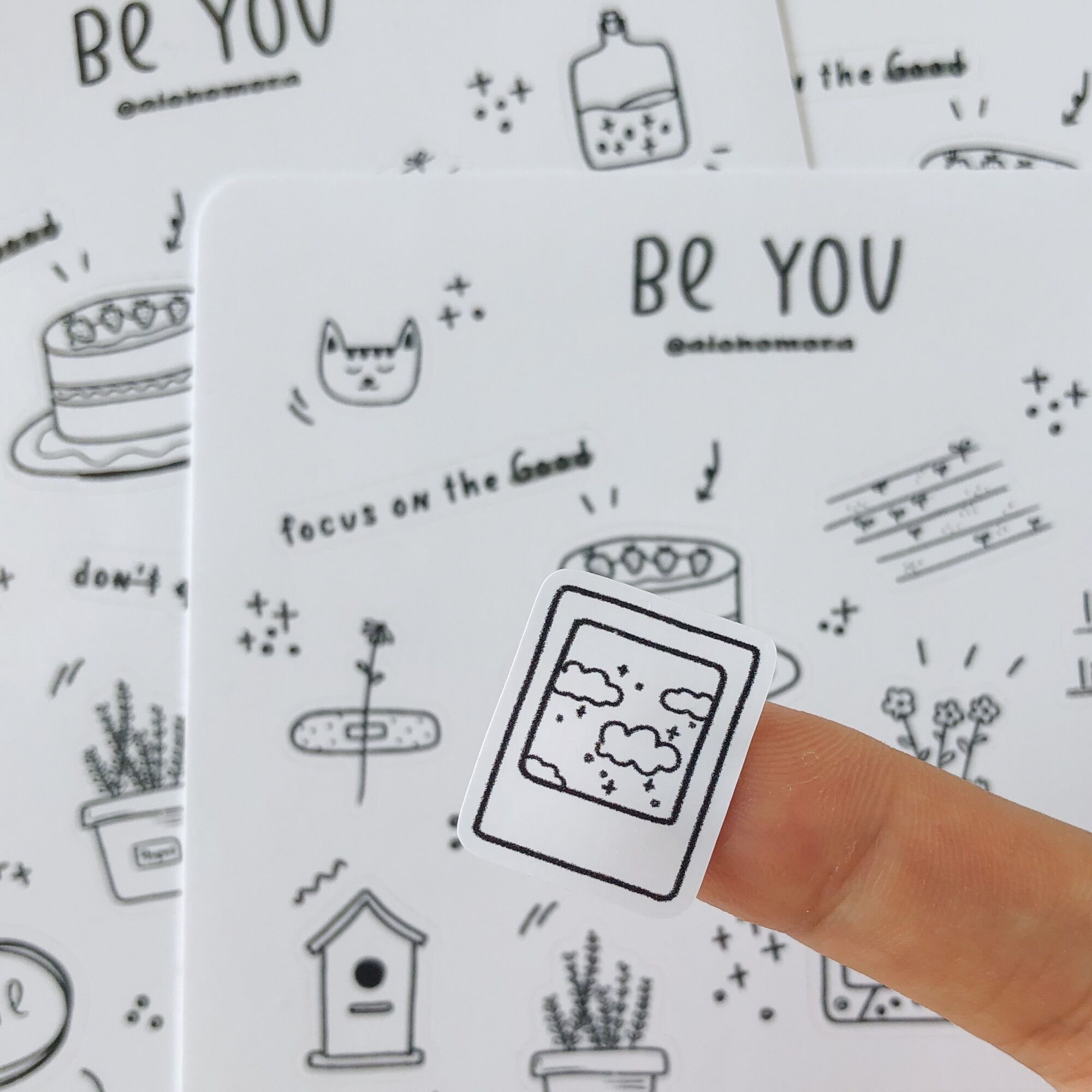 Hình dán sticker trắng đen doodle đơn giản Be you