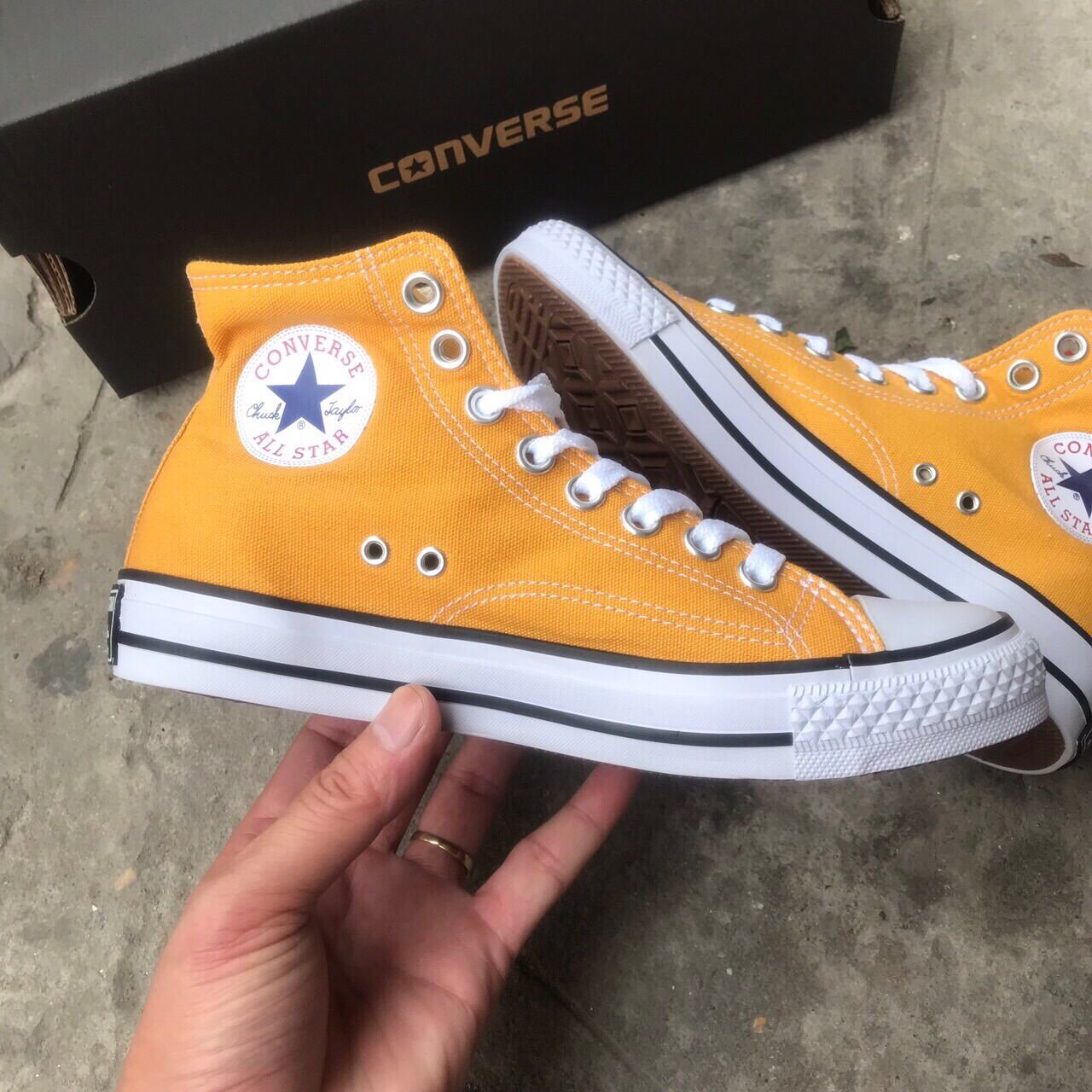 GIÀY CONVERSE VÀNG CAO CỔ