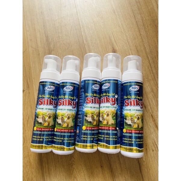 Sữa tắm khô dạng bọt Silky cho chó mèo