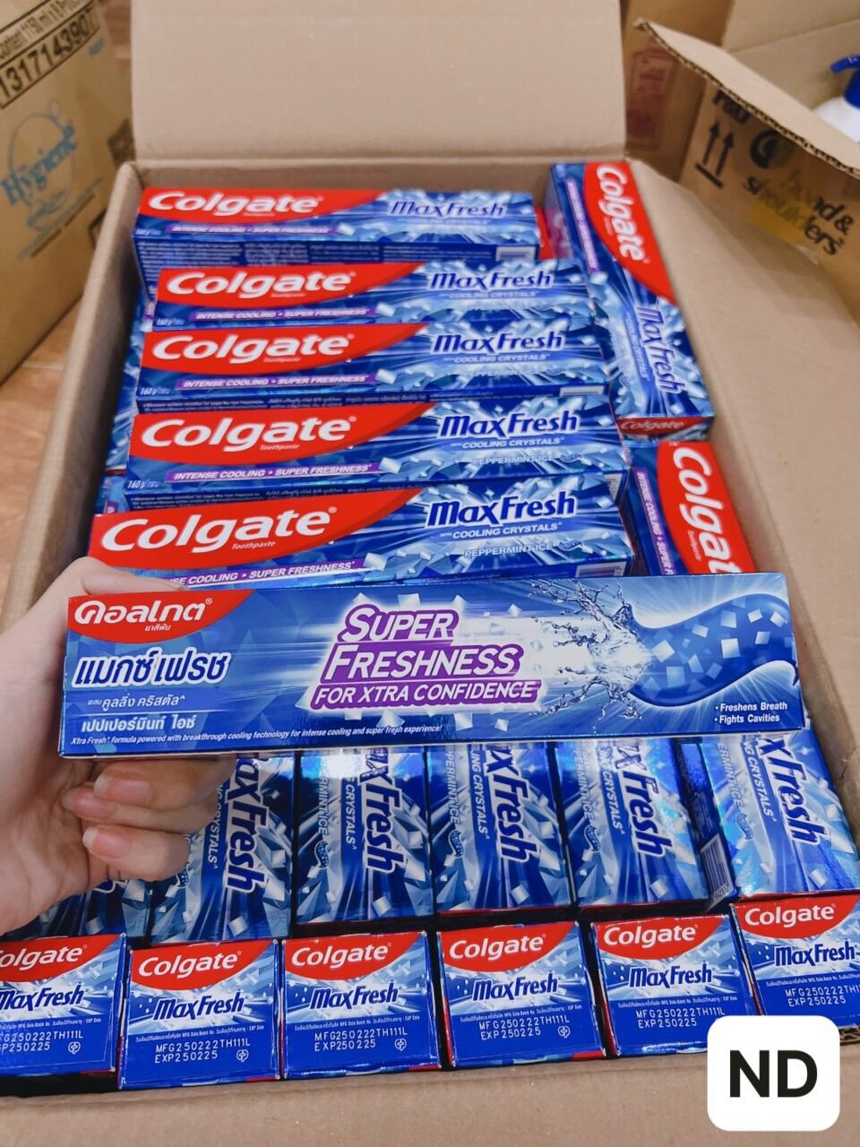 Hộp Kem đánh răng Colgate Maxfresh Mint Blast thái lan 160g