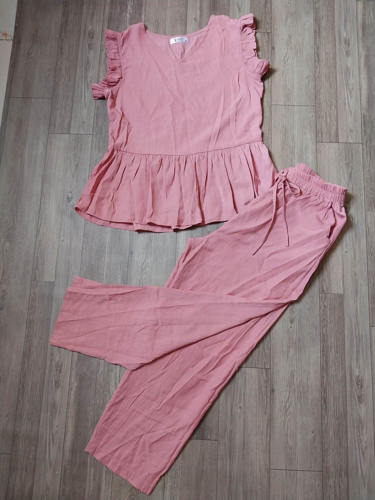 combo lộn xộn quần áo