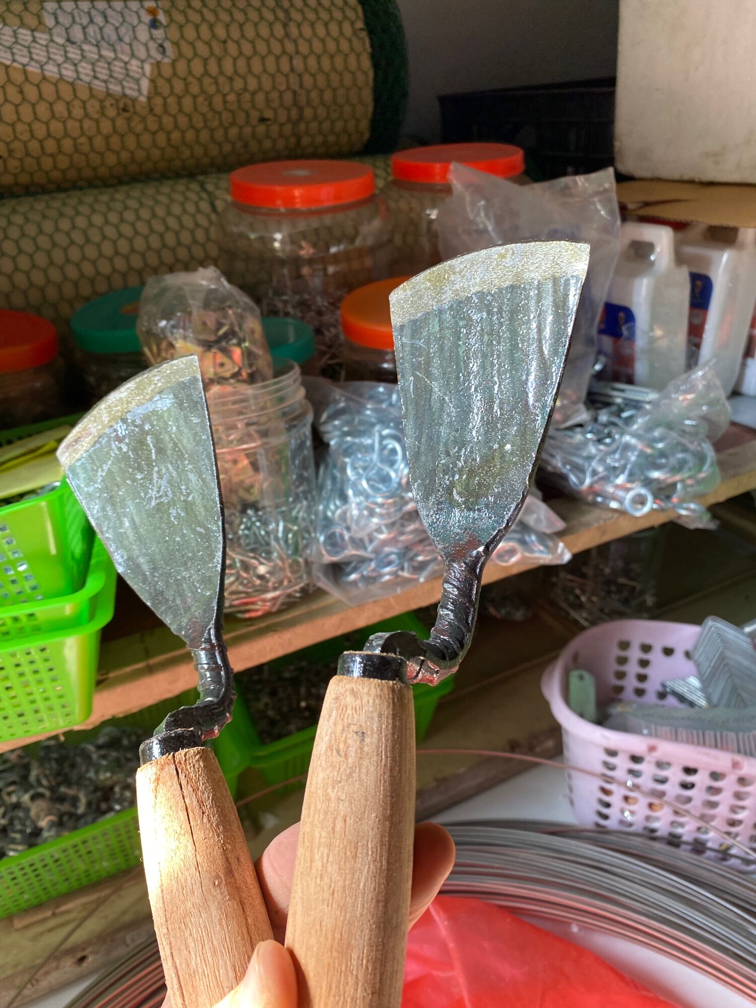 Dầm làm cỏ xới đất trồng cây lưỡi sắc bén