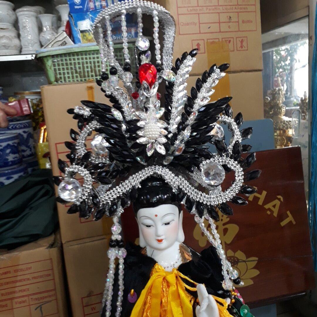 Tượng mẹ  địa  mẫu  sứ