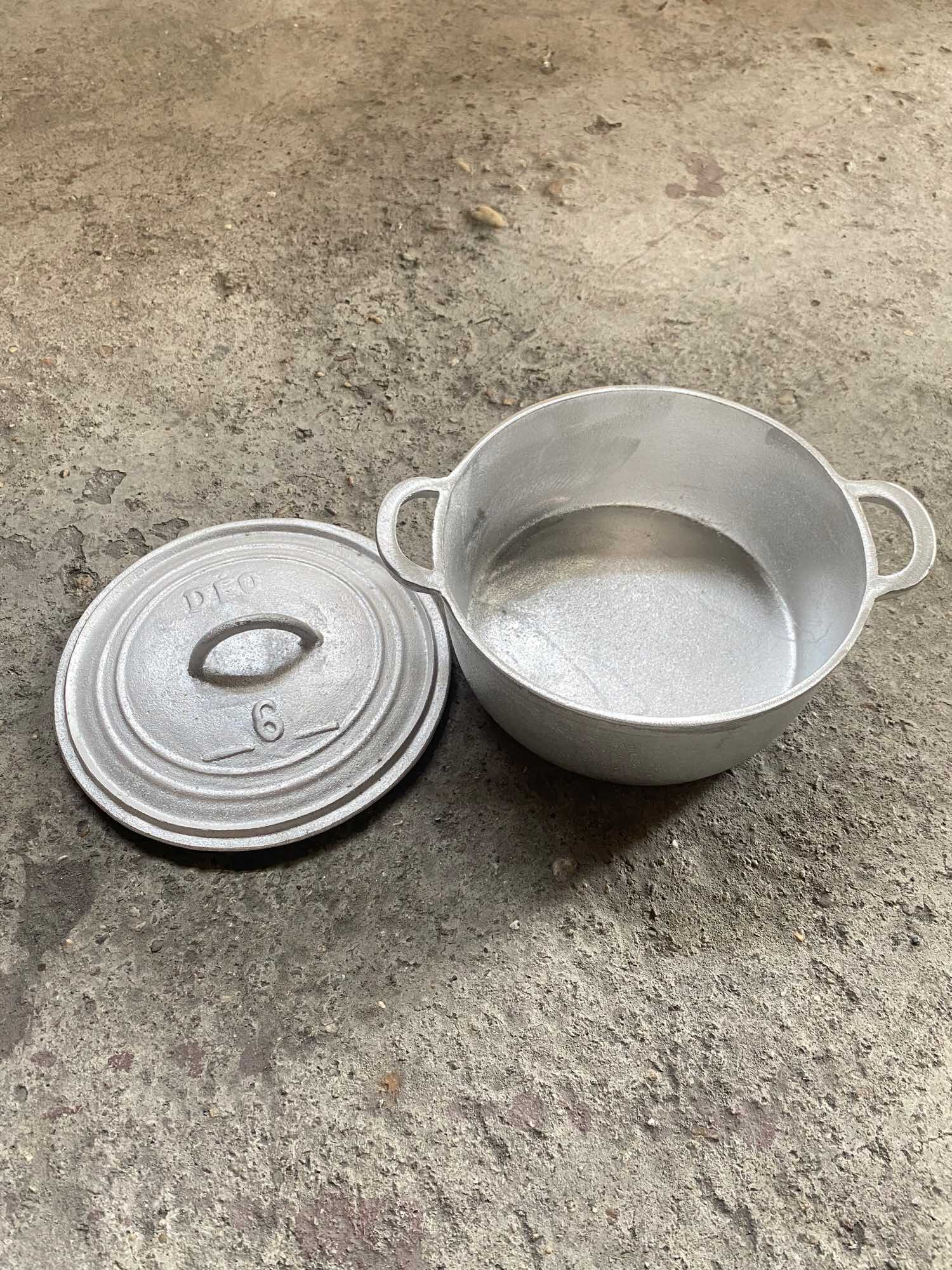 XOONG GANG ĐÚC THỦ CÔNG LÀNG NGHỀ SỐ 6 ( ĐK 19cm )