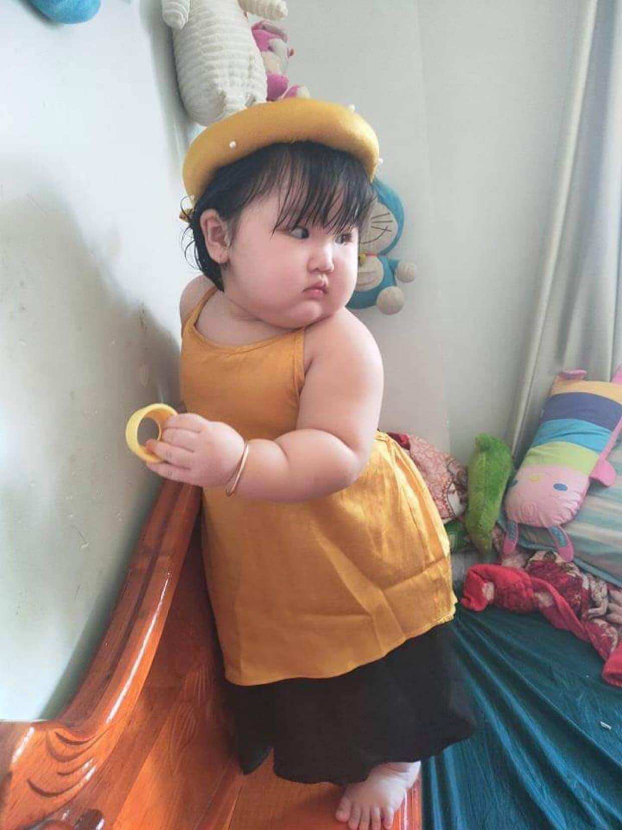 Yếm đào kèm mấn cho bé gái