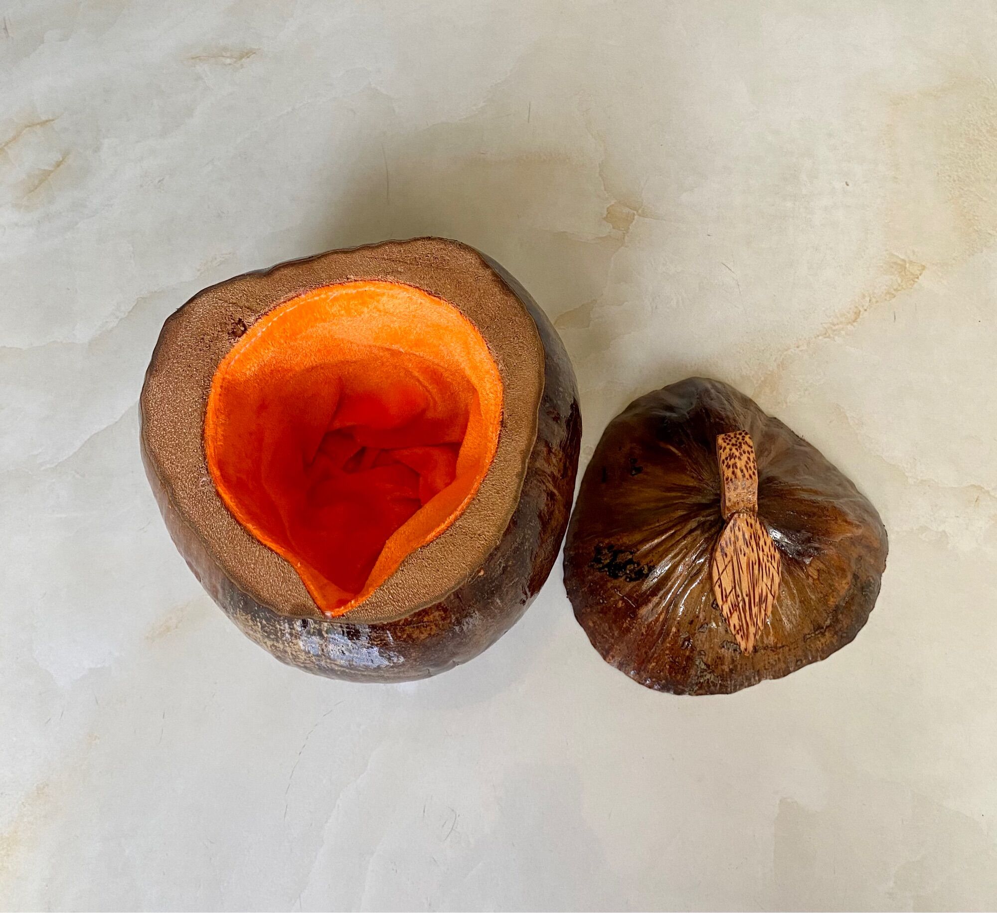 Vỏ bình ủ trà hình trái dừa