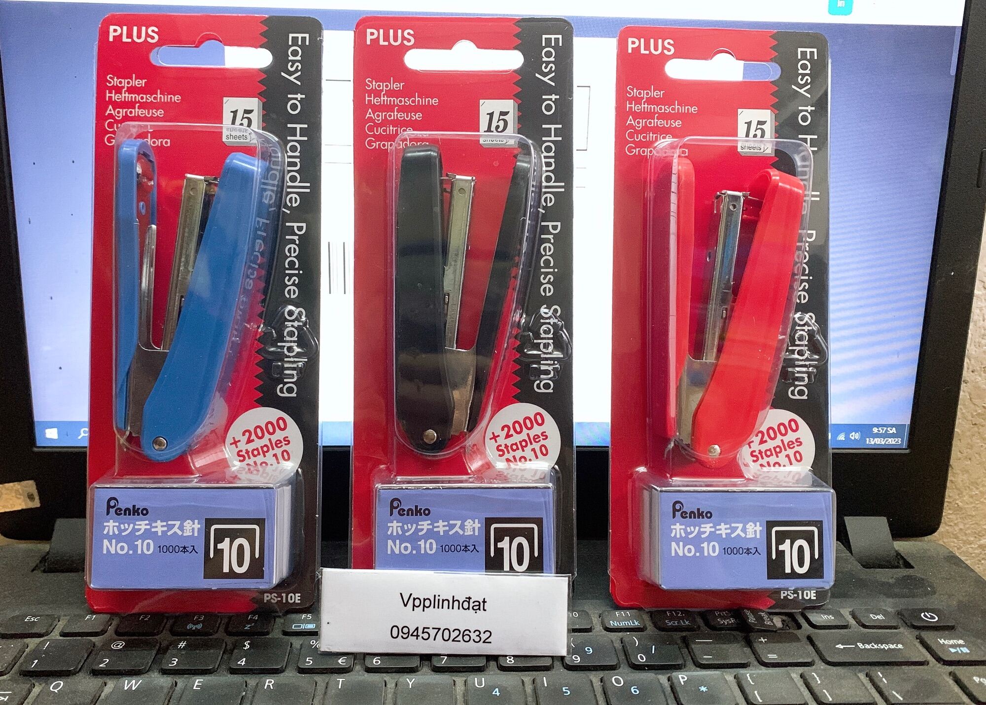 Vỉ dập gim Plus tặng kèm 2 hộp đạn gim, máy dập gim số 10