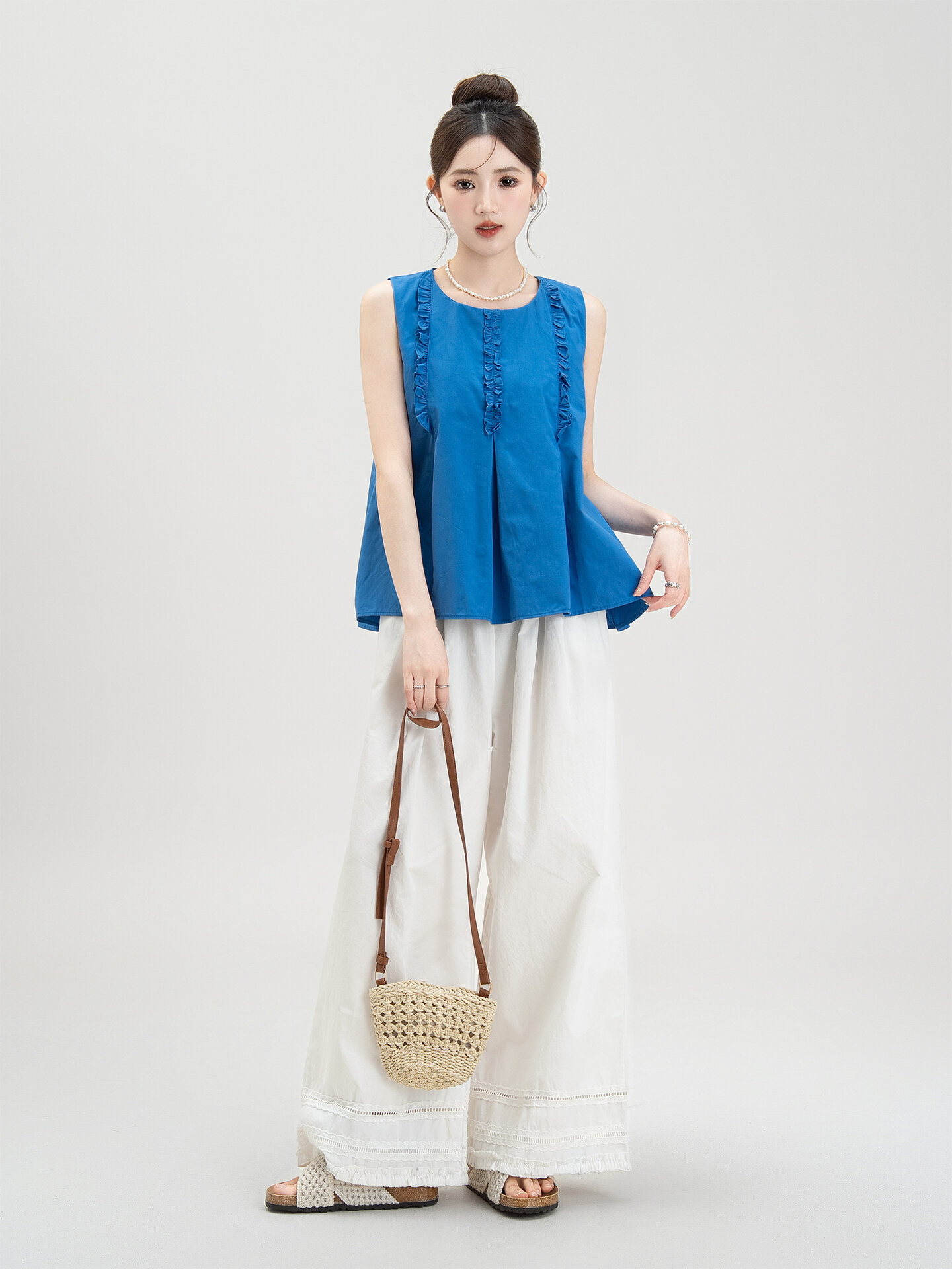 Nurture One | Áo Blouse Không Tay Dễ Thương Màu Xanh Pháp, Cổ Voan, Phối Ruffle