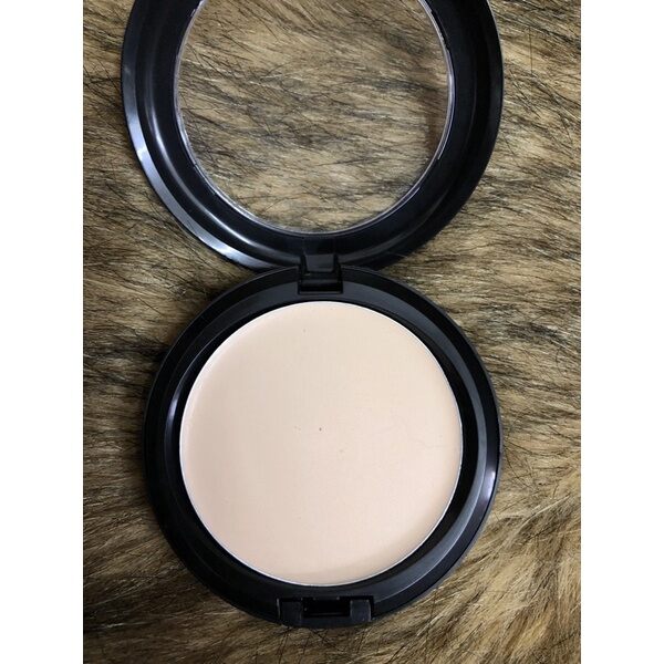 Kem nền đặc che khuyết điểm Make Up Shop