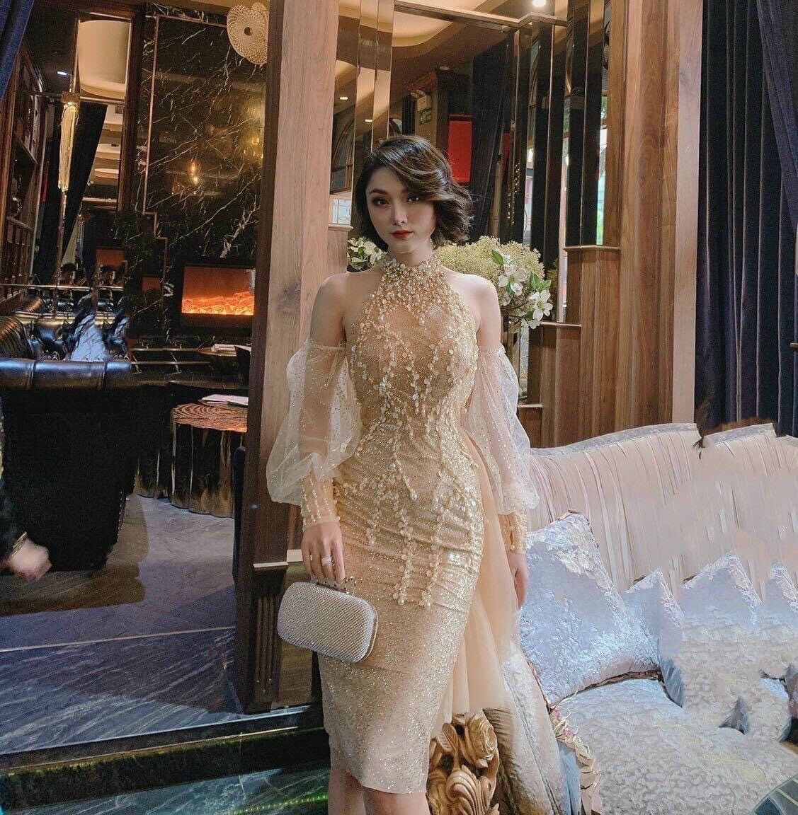 Đầm dạ hội body kim tuyến cổ yếm hở vai kết kim sa cực xinh sang chảnh