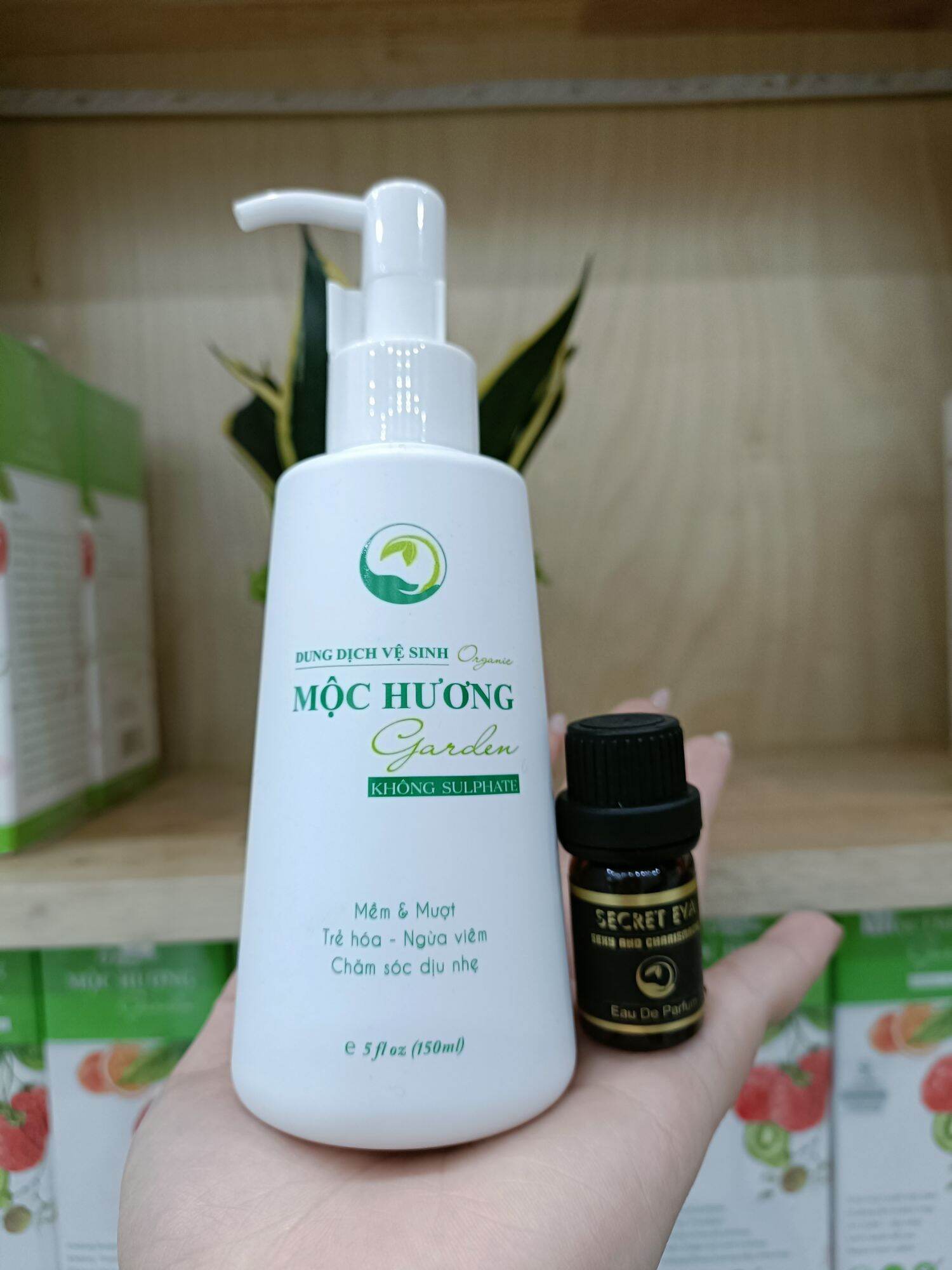 Dung dịch vệ sinh Mộc Hương Garden ( tặng kèm nước hoa)