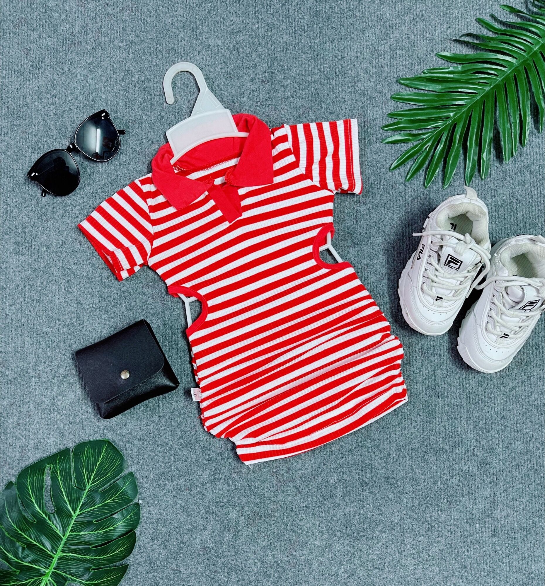 Đầm body sọc đỏ và đen cho bé gái