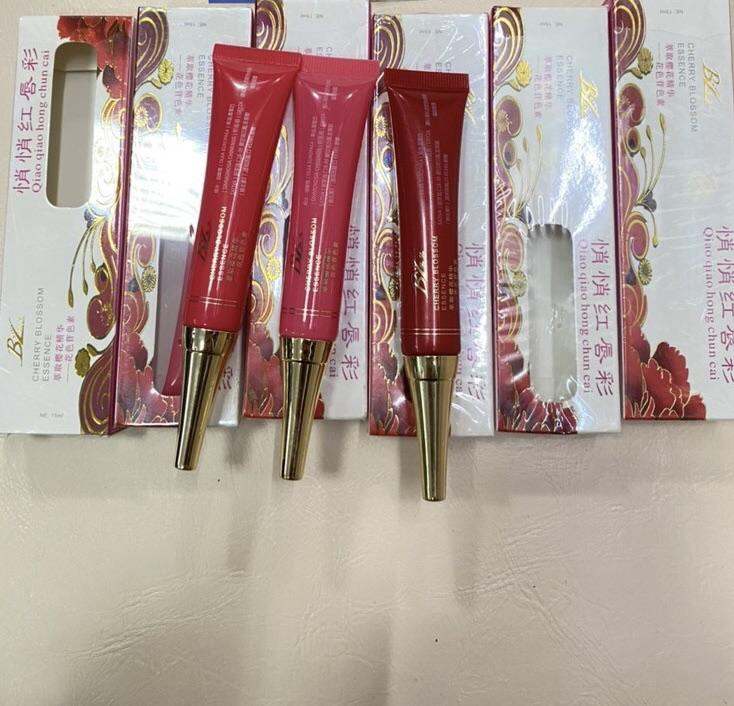 Dưỡng kích màu dành cho môi vừa săm xong , làm mềm môi