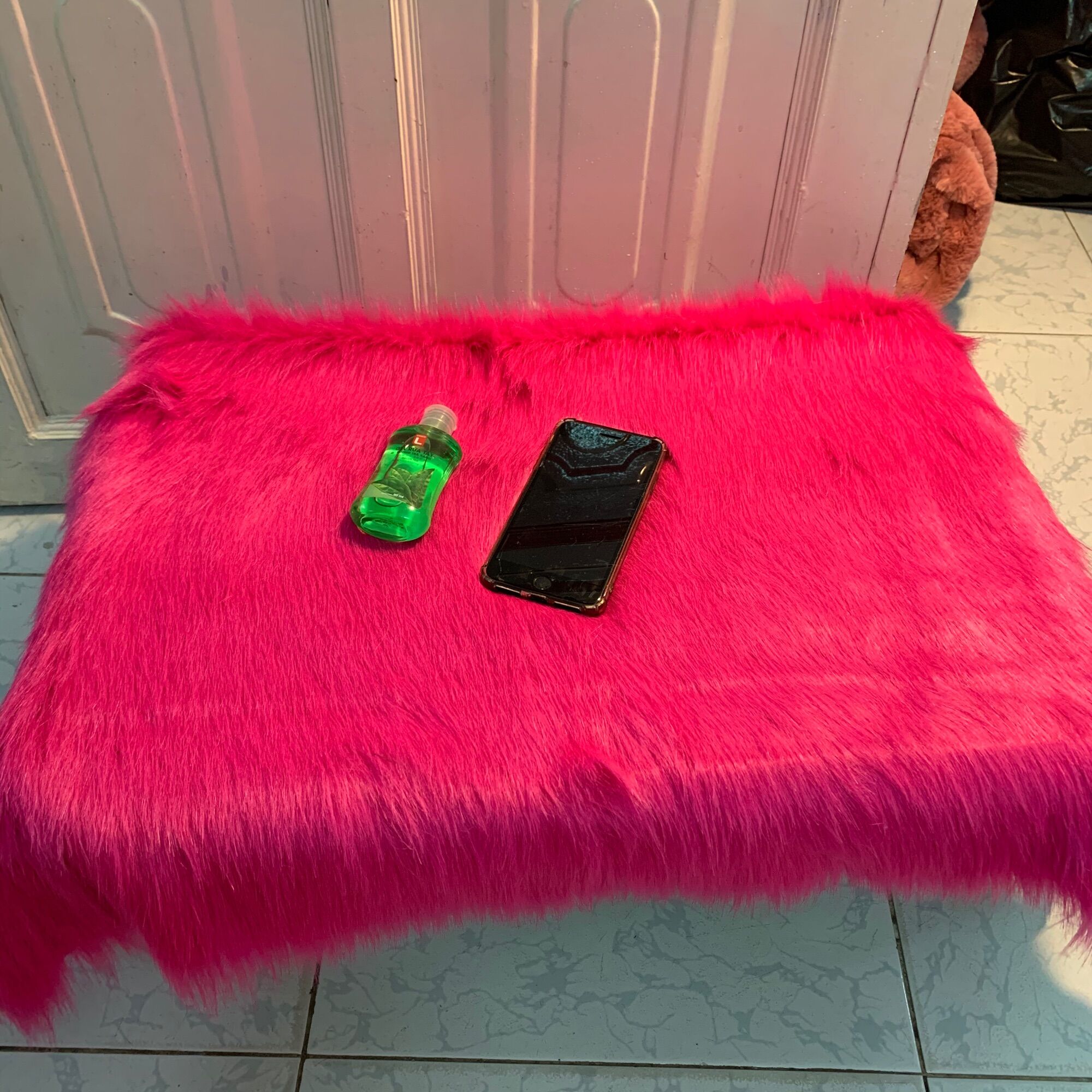 [HCM]Thảm lông trải bàn - màu hồng cánh sen dùng để trải bàn lót bàn lót kệ sản phẩm mới về màu hồng cánh sen lông dài mướt lắm luôn ạ