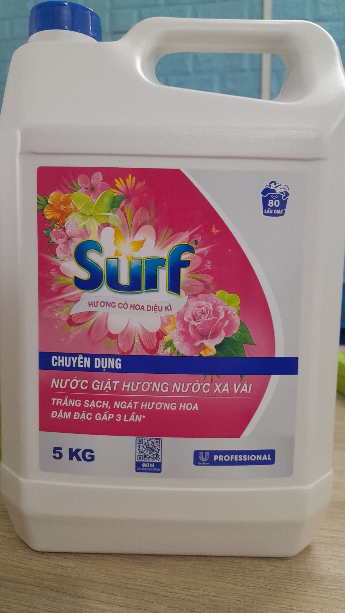 Nước giặt surft 5kg giá 130k/can