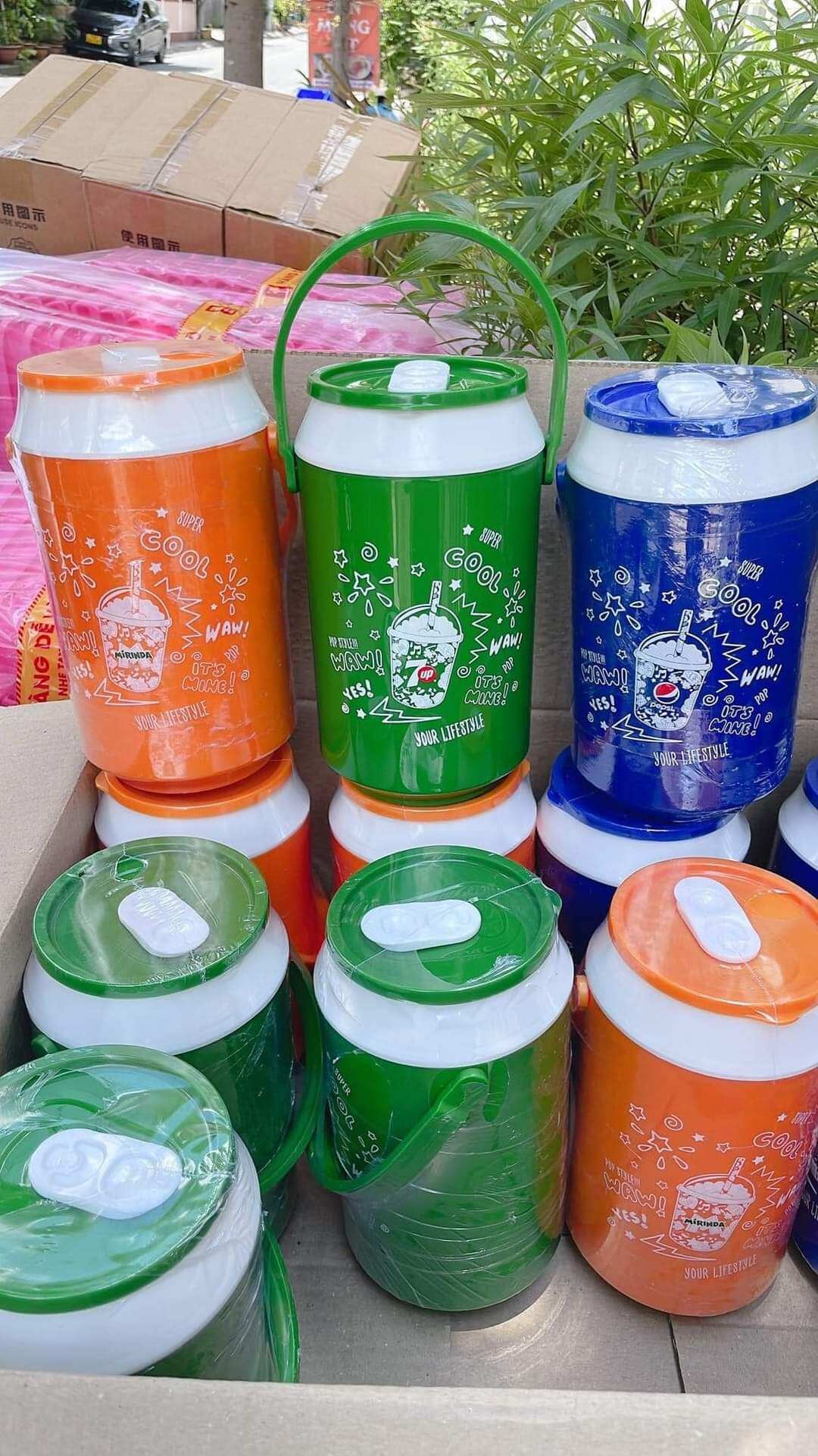 Bình đá hình lon 1,5L - hàng tặng