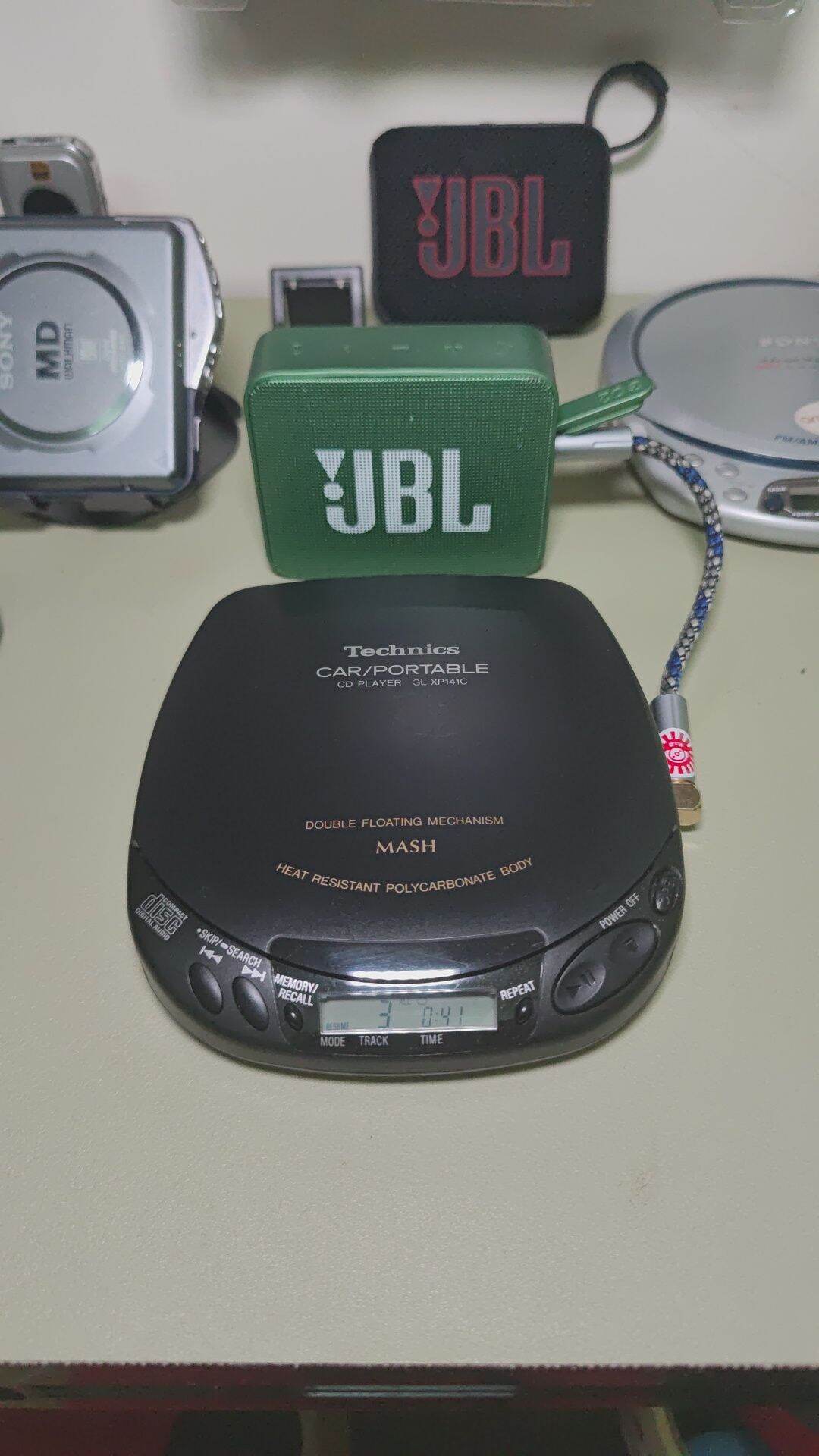 Máy nghe đĩa CD