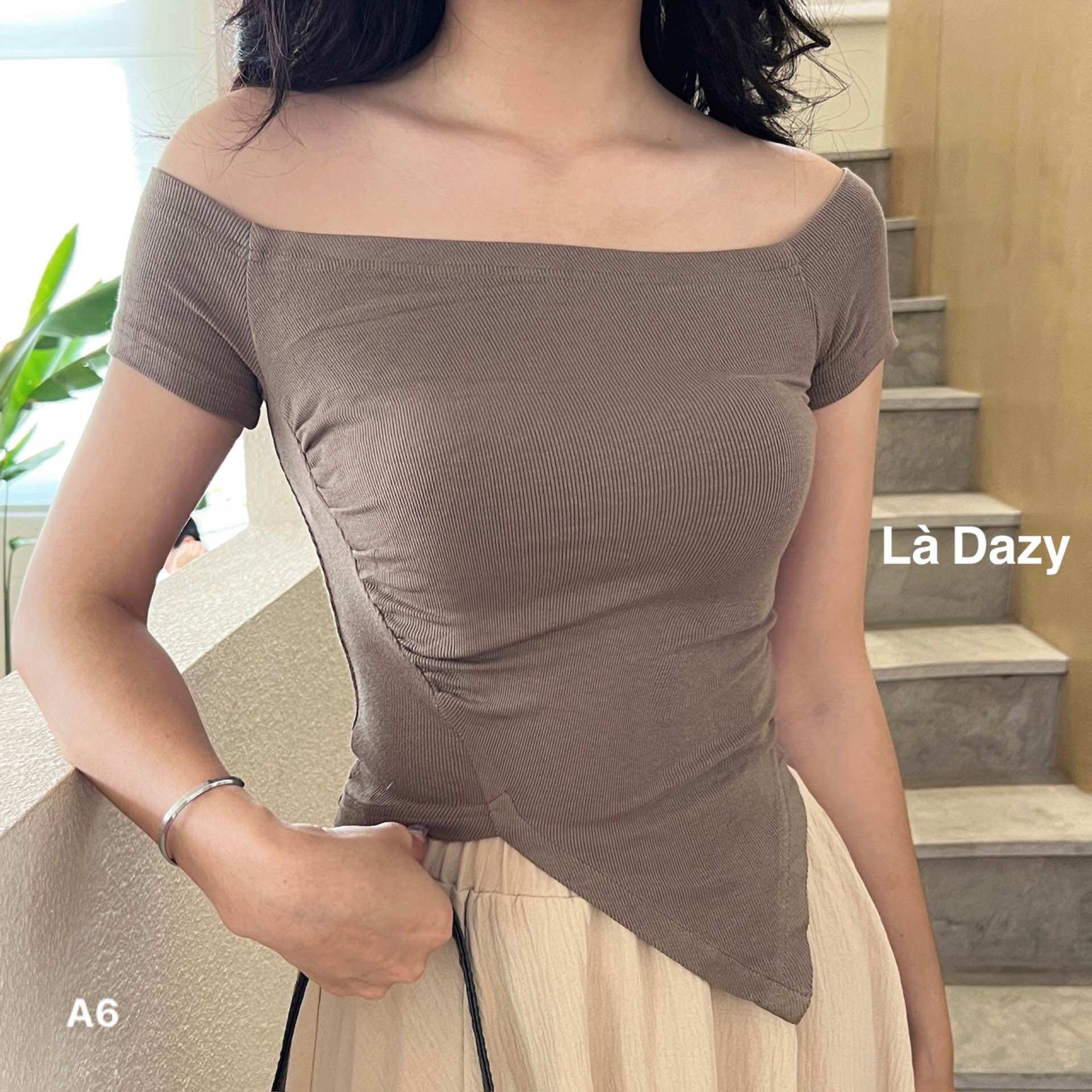 Áo thun nữ vạt xéo lệch vai Là Dazy A6