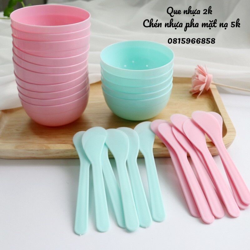 Chén nhựa pha trộn mặt nạ tiện lợi