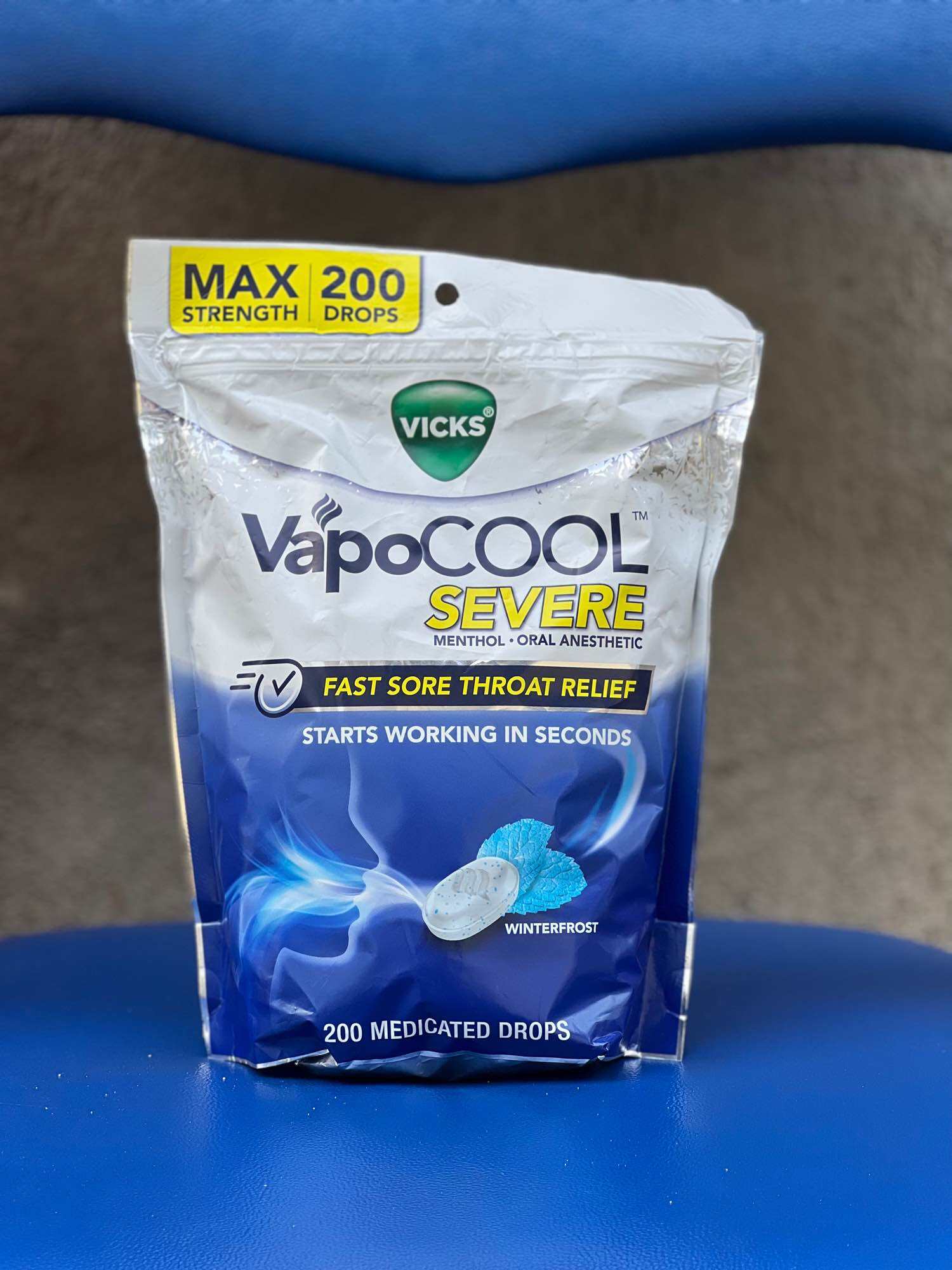 Kẹo ngậm giảm đau cổ họng Vicks VapoCool 200 viên