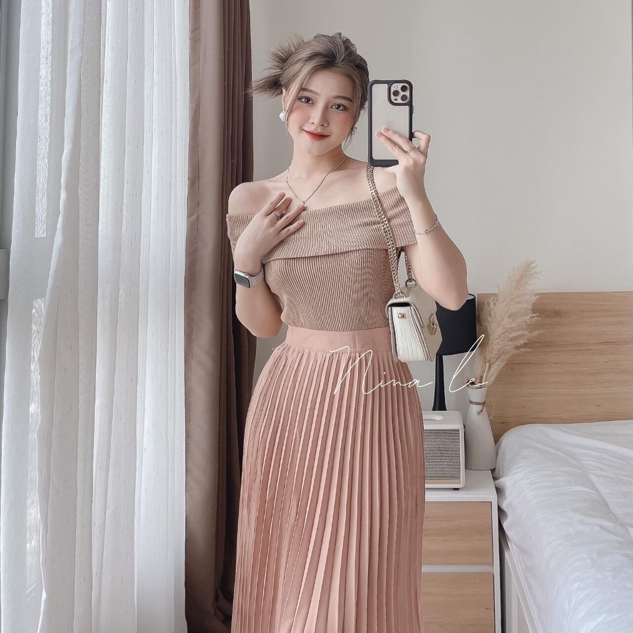 Set áo bẹt vai kèm chân váy dập ly dài w33/33