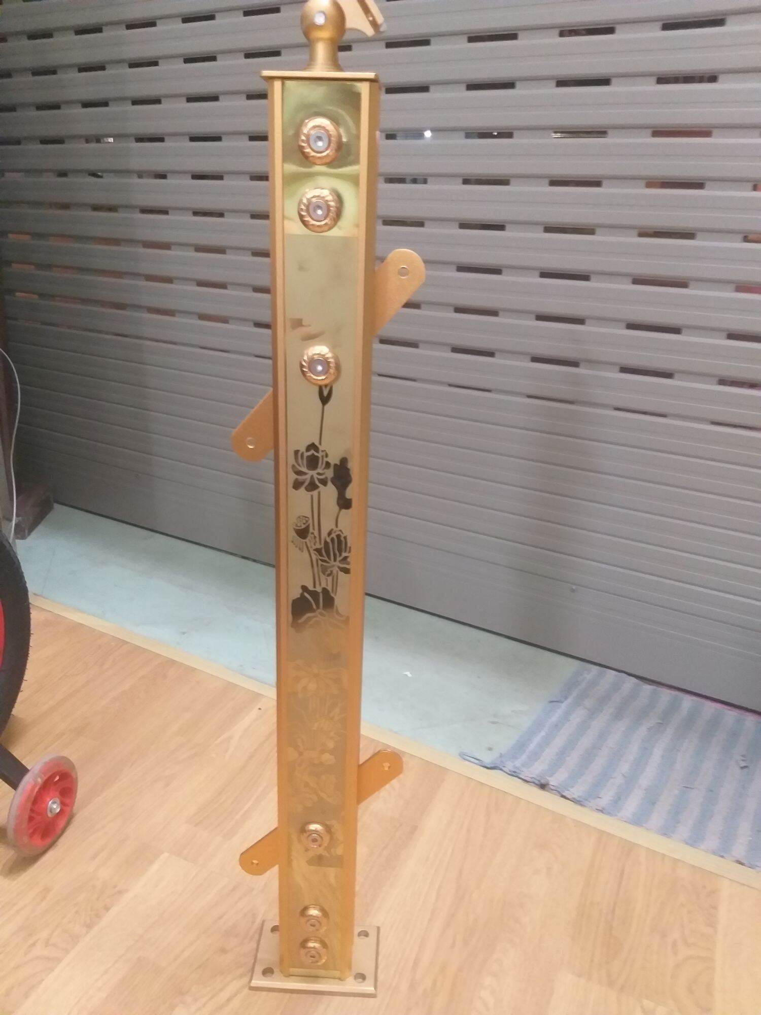 Trụ kính hợp kim sen vàng giá 270k