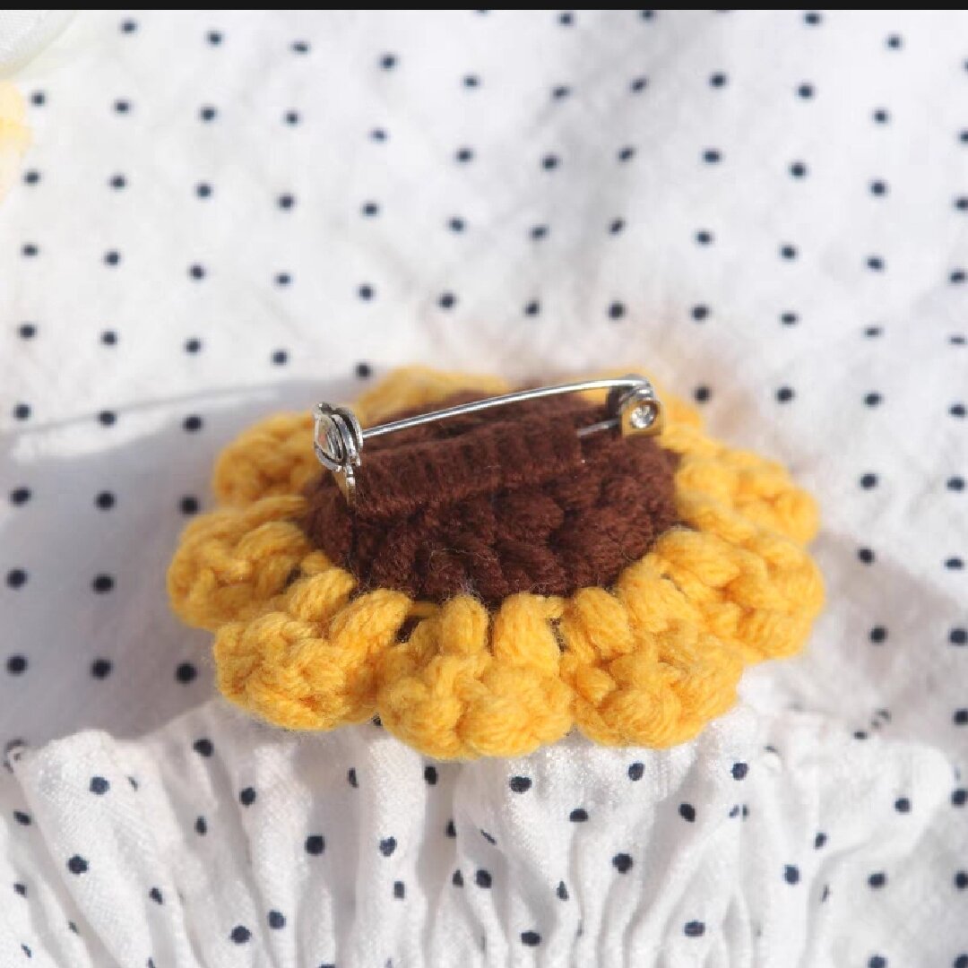 Ghim cài áo handmade bằng len