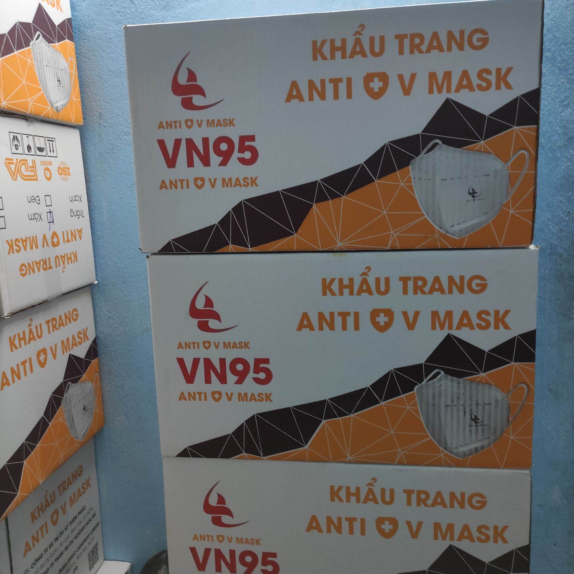 01 thùng 750 cái khẩu trang N95 màu trắng