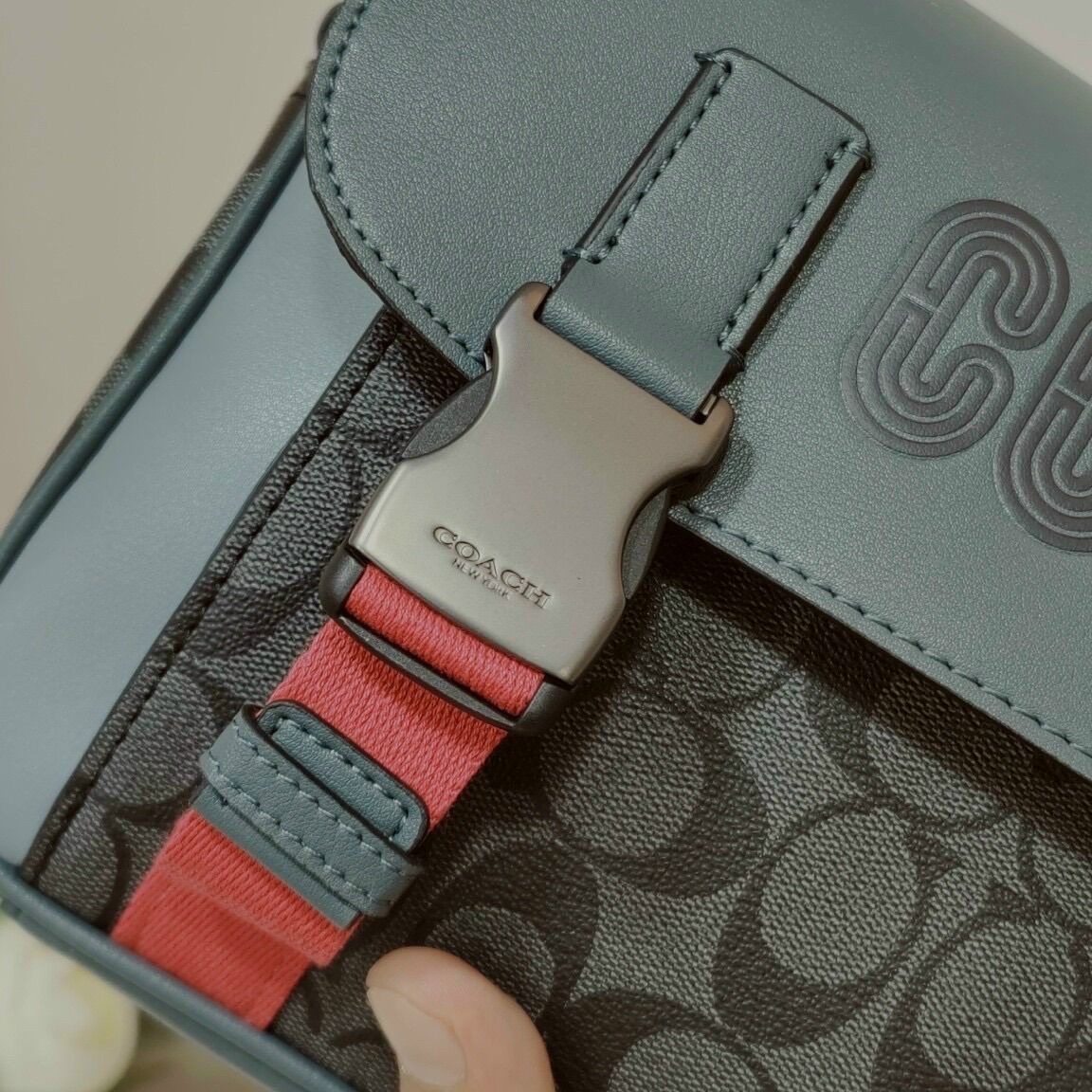 Túi đeo chéo nam Coach Track Crossbody