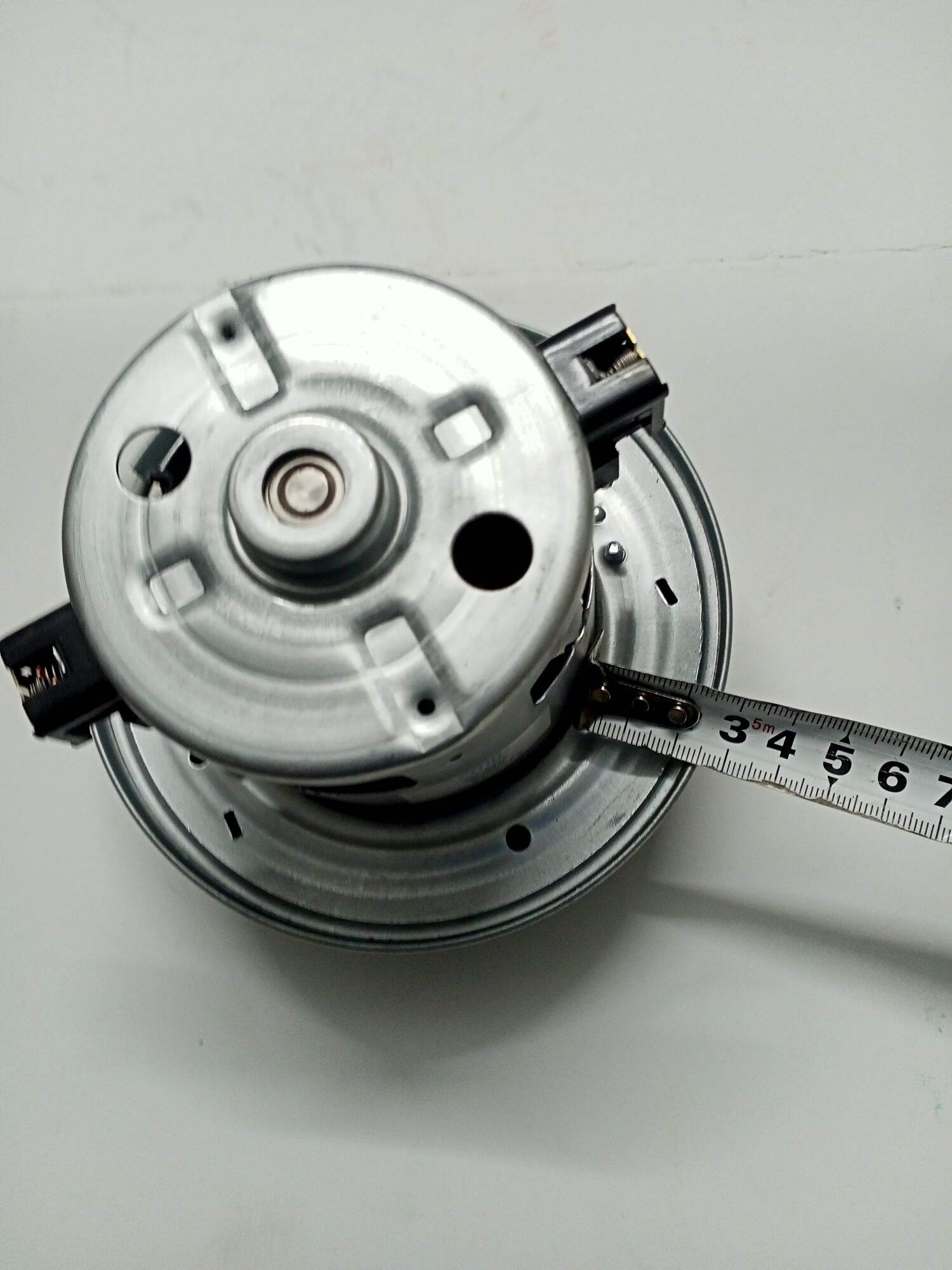 Động cơ máy hút bụi công suất 2000w.