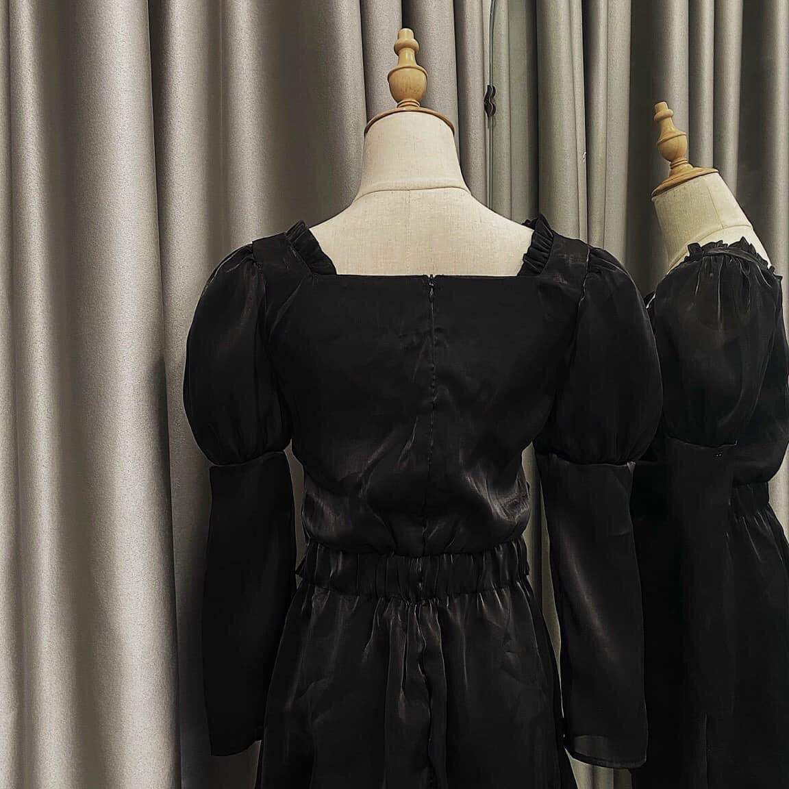 Đầm đen tay dài chất liệu voan organza