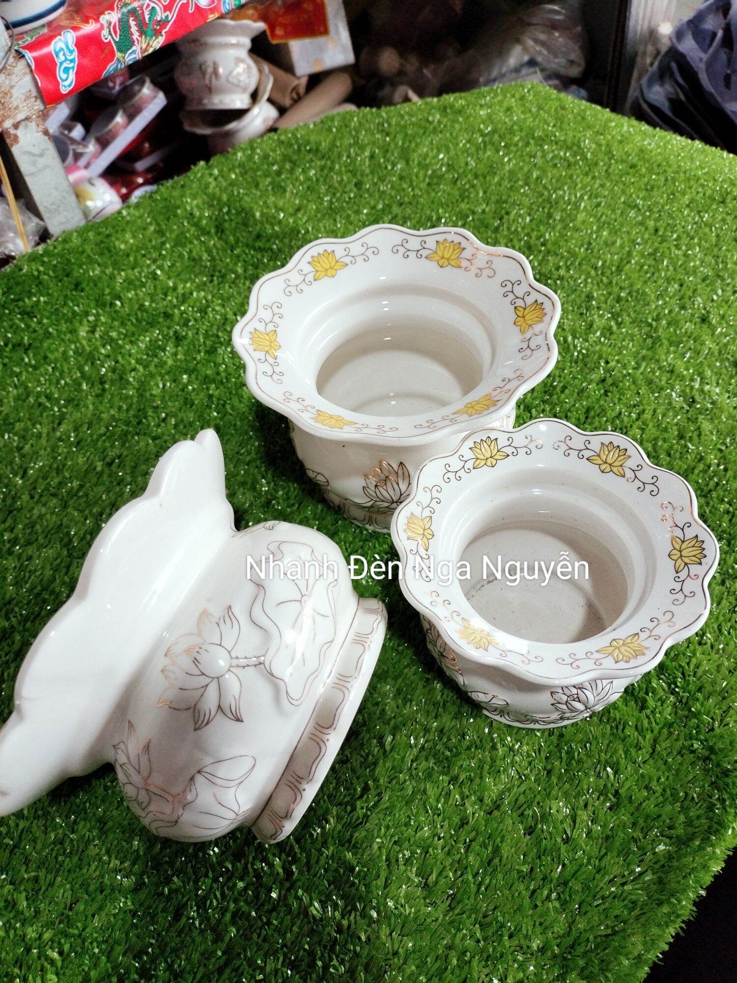 Lư hương bằng sứ bạch ngọc sen nổi cao cấp