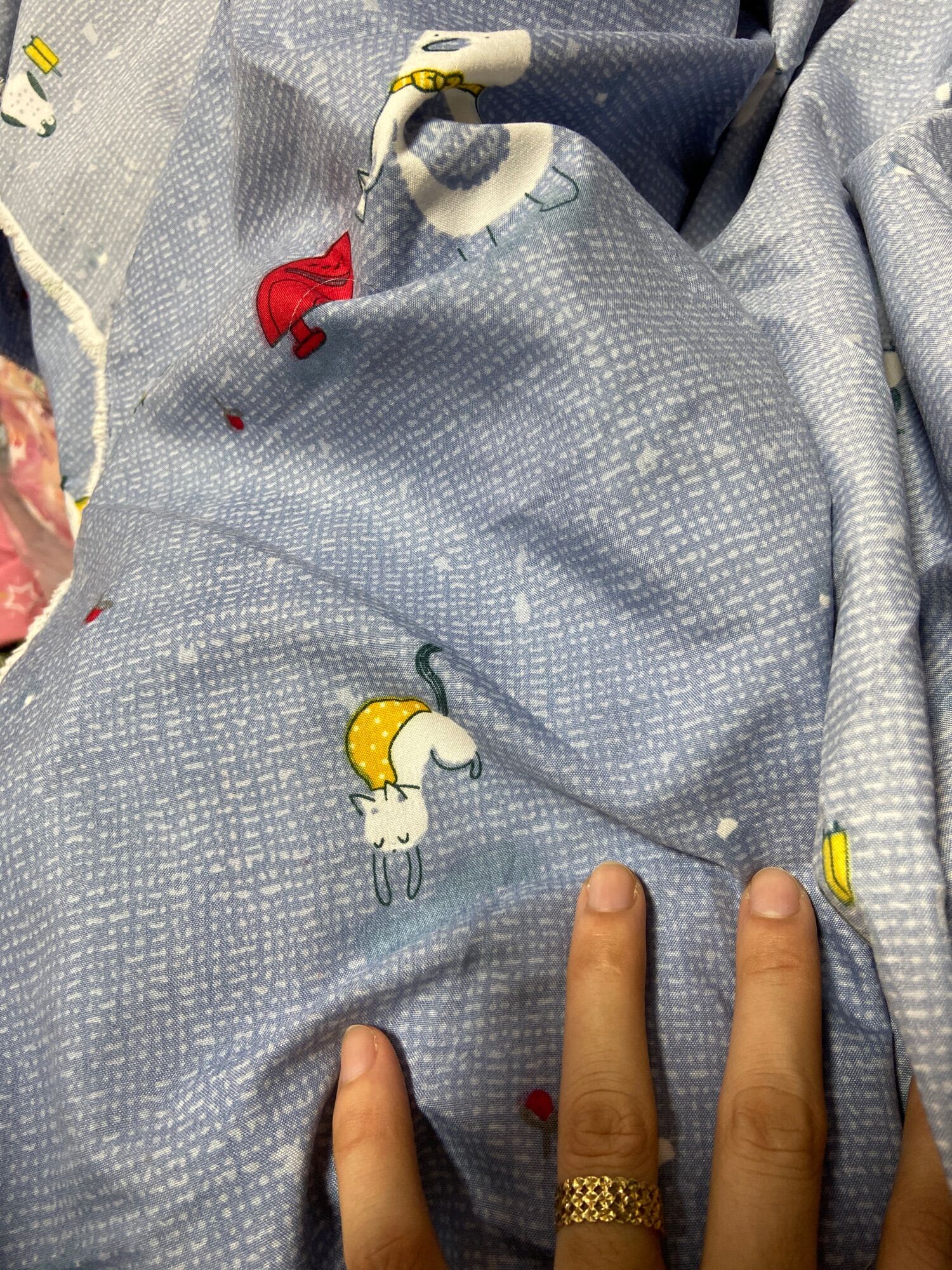 2m vải lụa xốp mềm có giản nền xanh đen khổ 1m5(71)