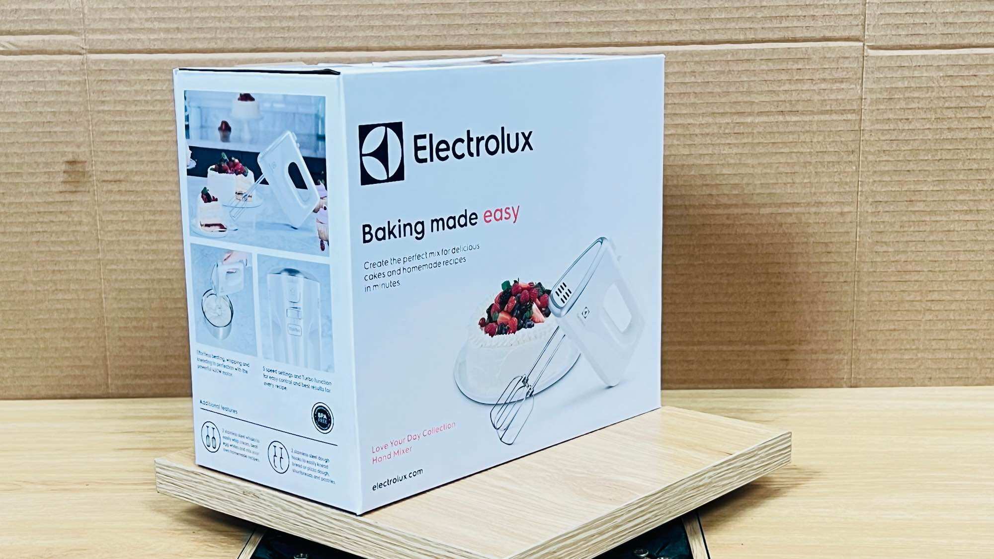 Máy đánh trứng cầm tay Electrolux EHM3407 - Hàng chính hãng
