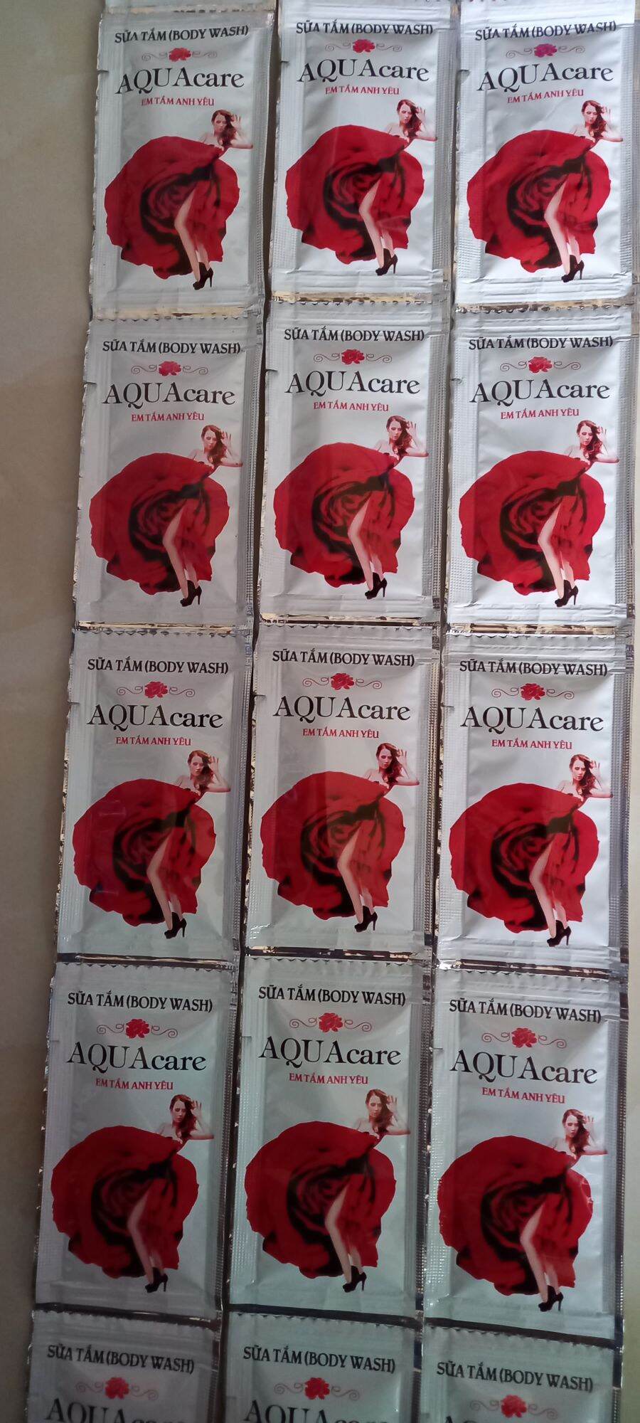 1000 gói sữa tắm aqua