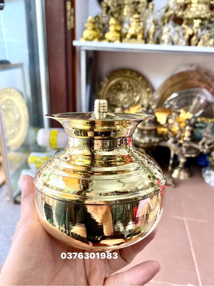 Ống nhổ bã trầu bằng đồng có nắp đậy