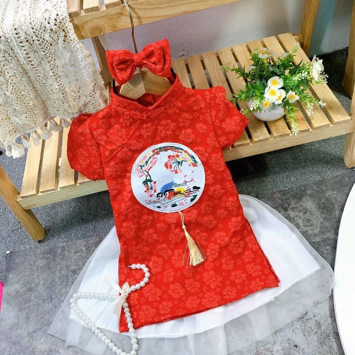 Áo dài gấm kèm cài nơ bé gái