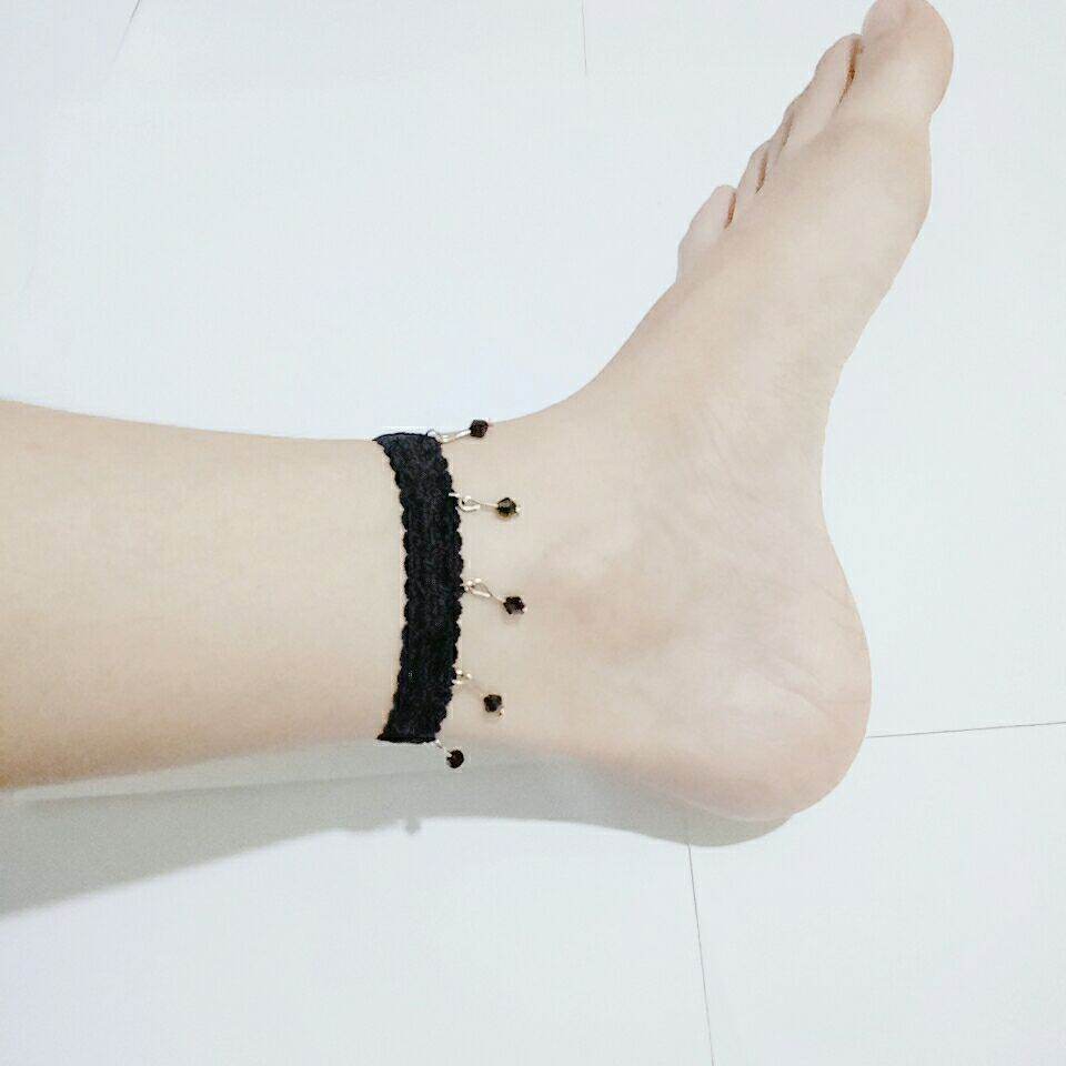 Lắc chân dây ren hạt pha lê đen cực kỳ sang chảnh ảnh thật shop tự chụp