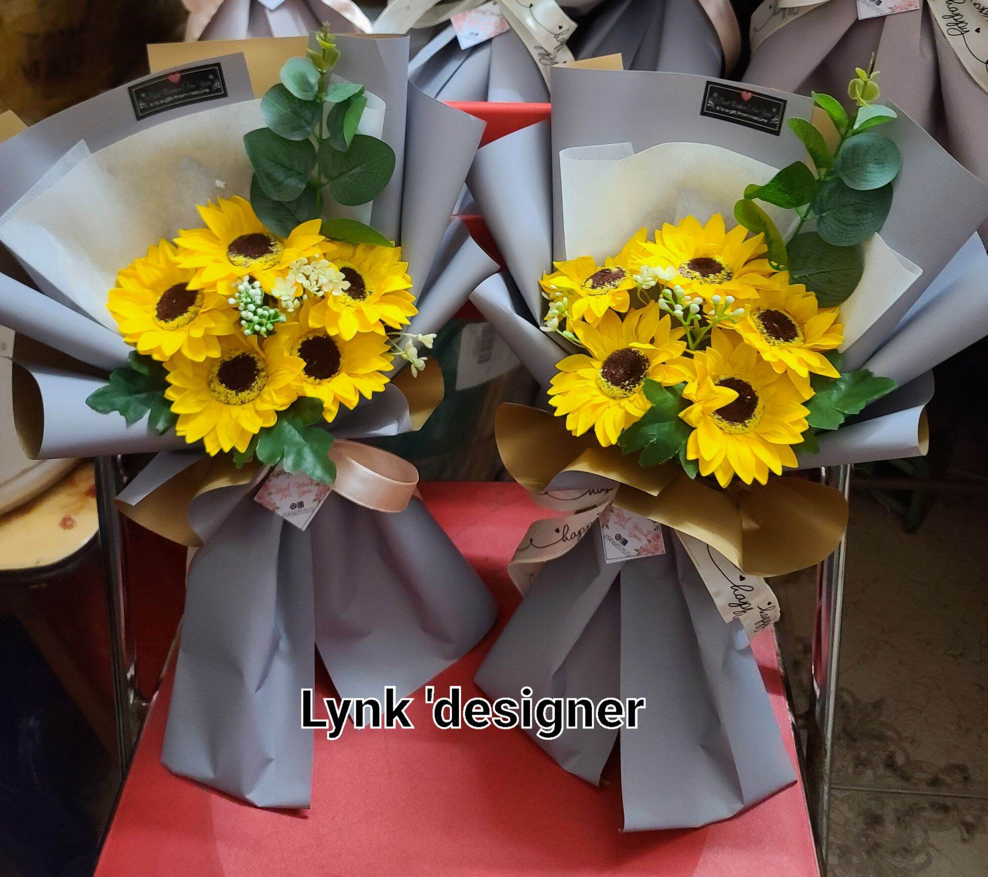 Bó hoa hướng dương sáp thơm phom to dáng dài trang trọng