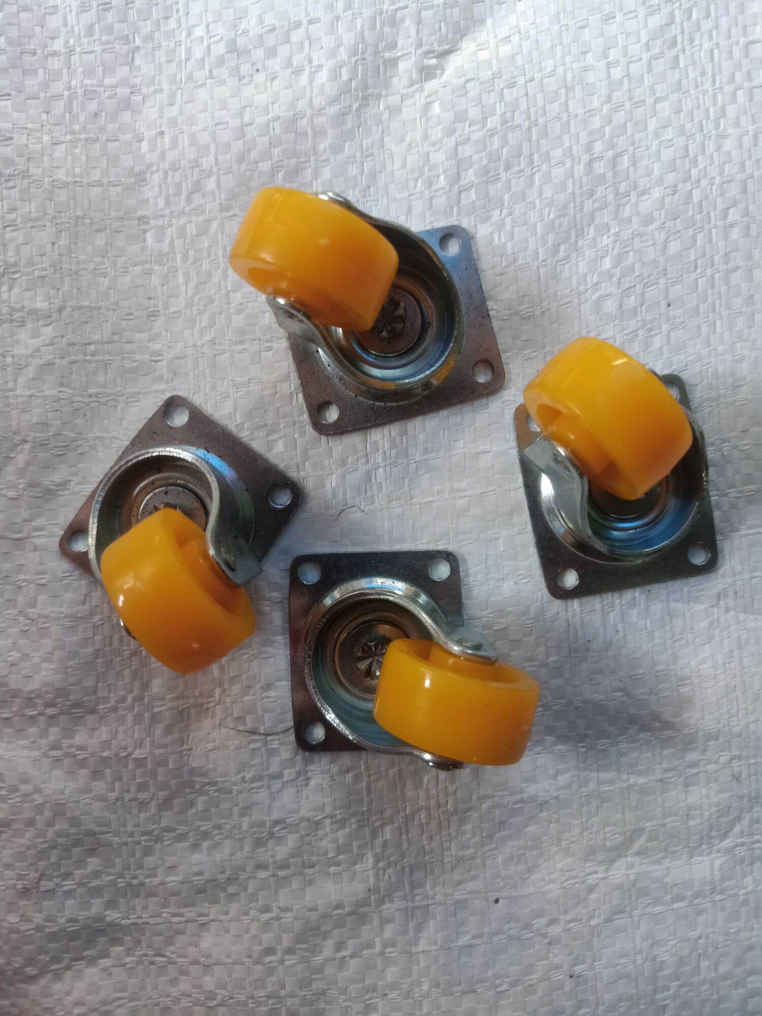 Banh xe 3cm xoay 360 độ