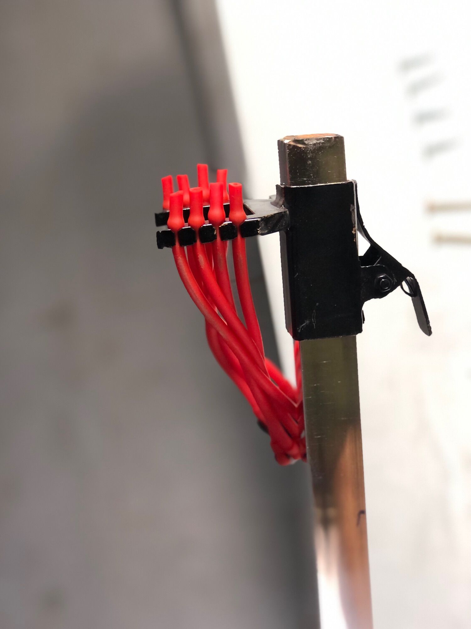 Cây inox vuông 25 chế ná